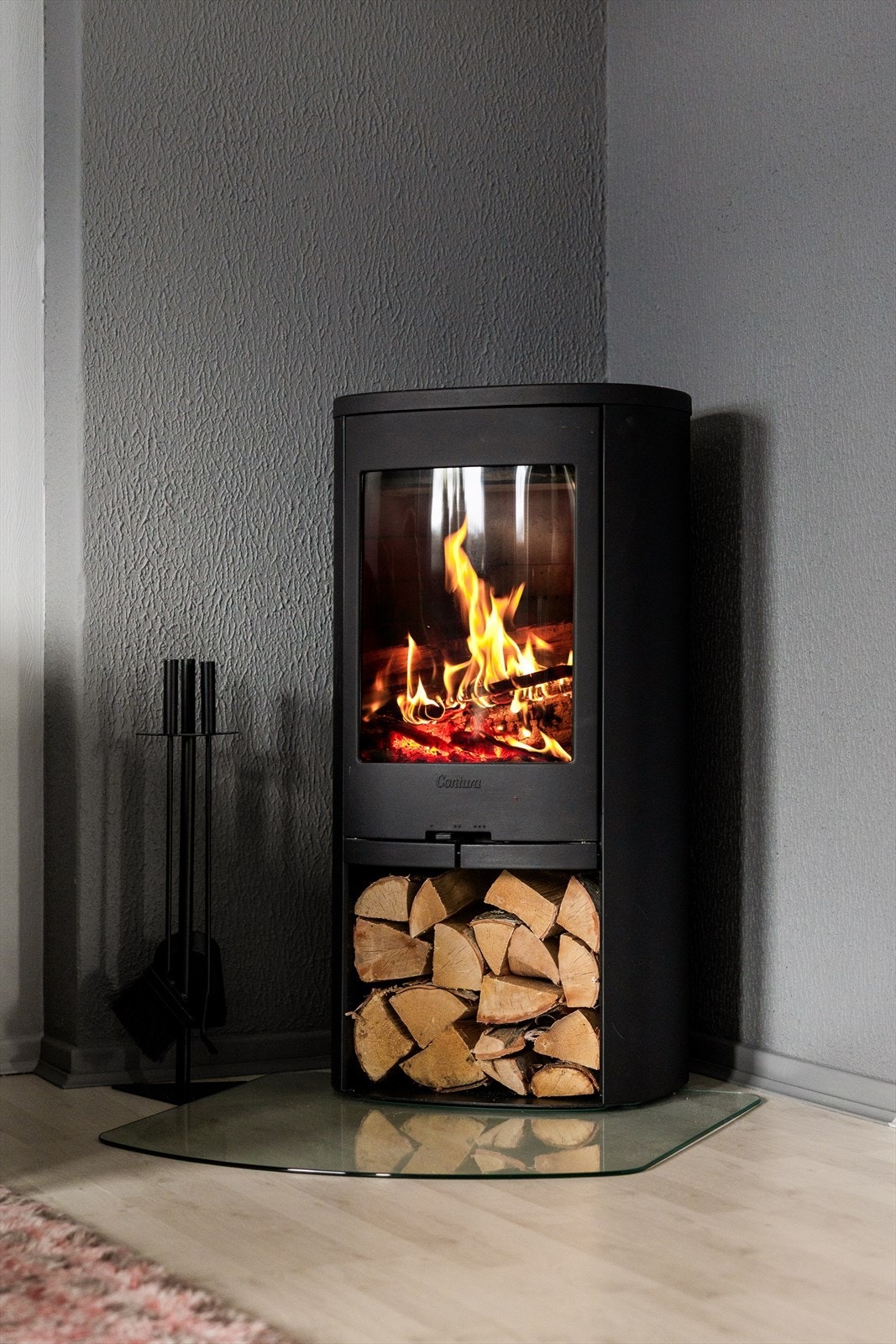 Vedovnen gir både god varme og en lun, hyggelig stemning i stuen. Galleribilde