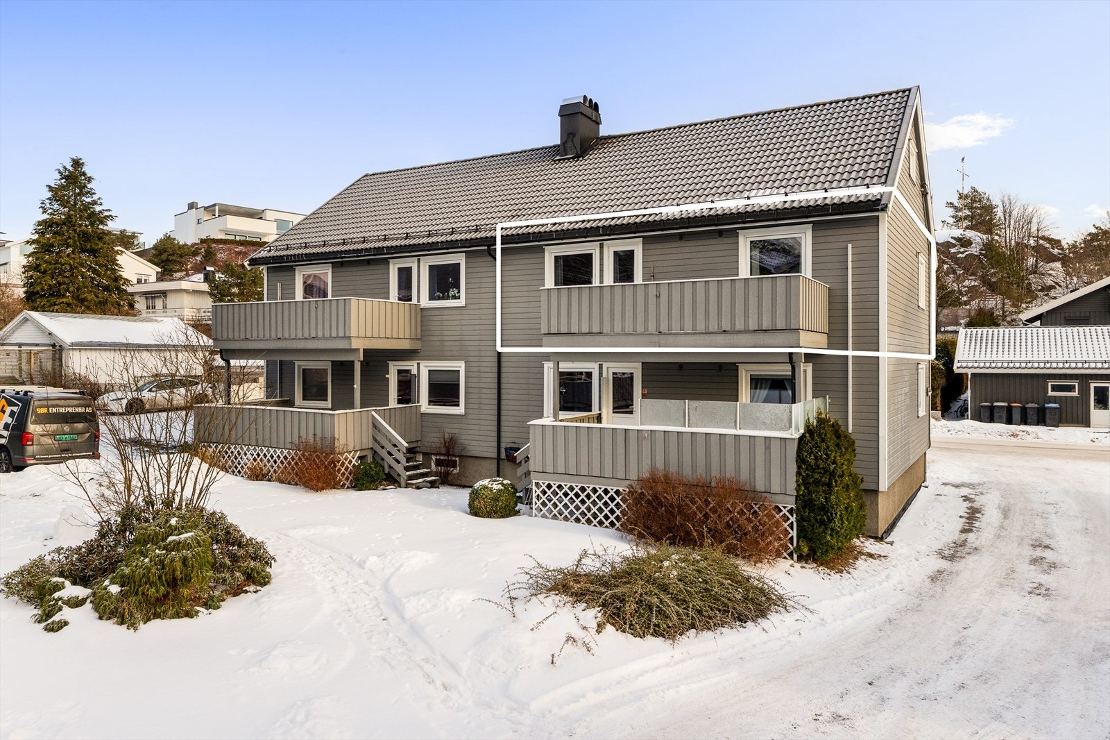 Fin beliggenhet i 2. etasje med god oversikt og lite innsyn. Galleribilde