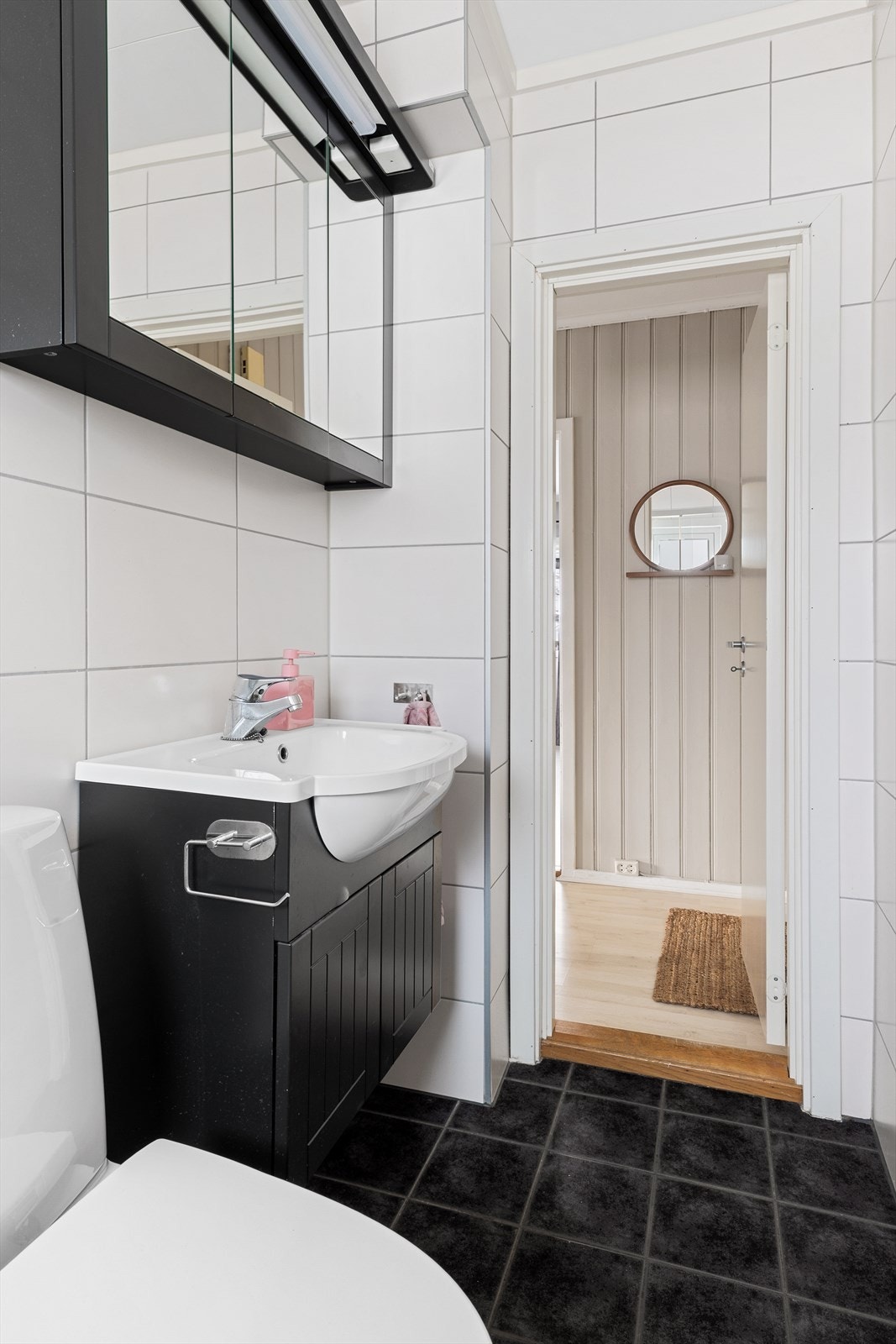 Badet har behagelig gulvvarme for ekstra komfort. Galleribilde