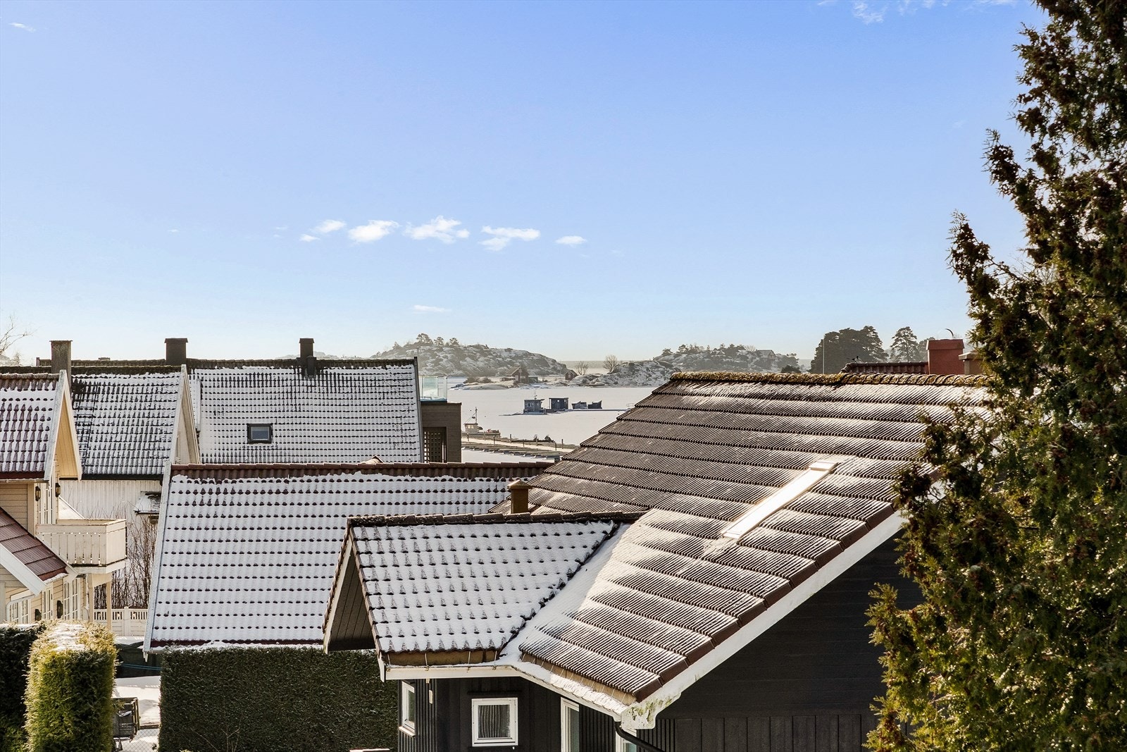 Sjøgløtt fra balkongen gir en ekstra følelse av nærhet til sjøen. Galleribilde