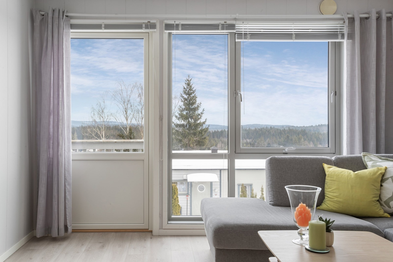 Vidstrakt utsikt fra stue/veranda Galleribilde