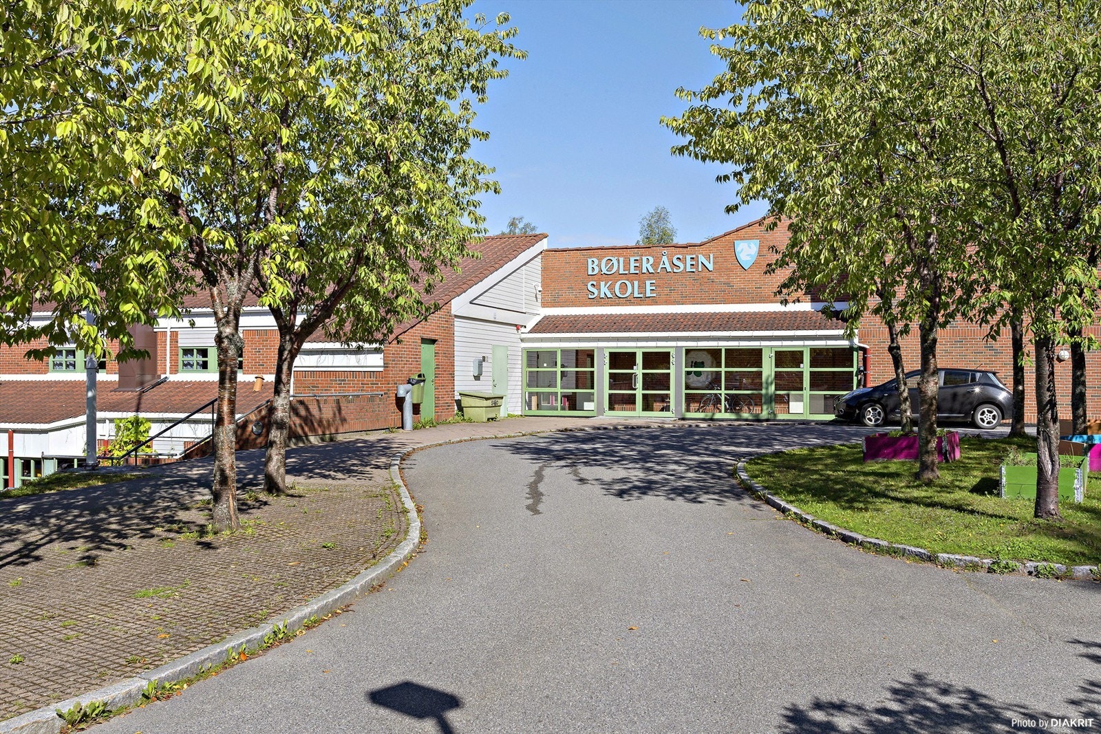 Bøleråsen barneskole ligger ca. 700 meter fra boligen Galleribilde