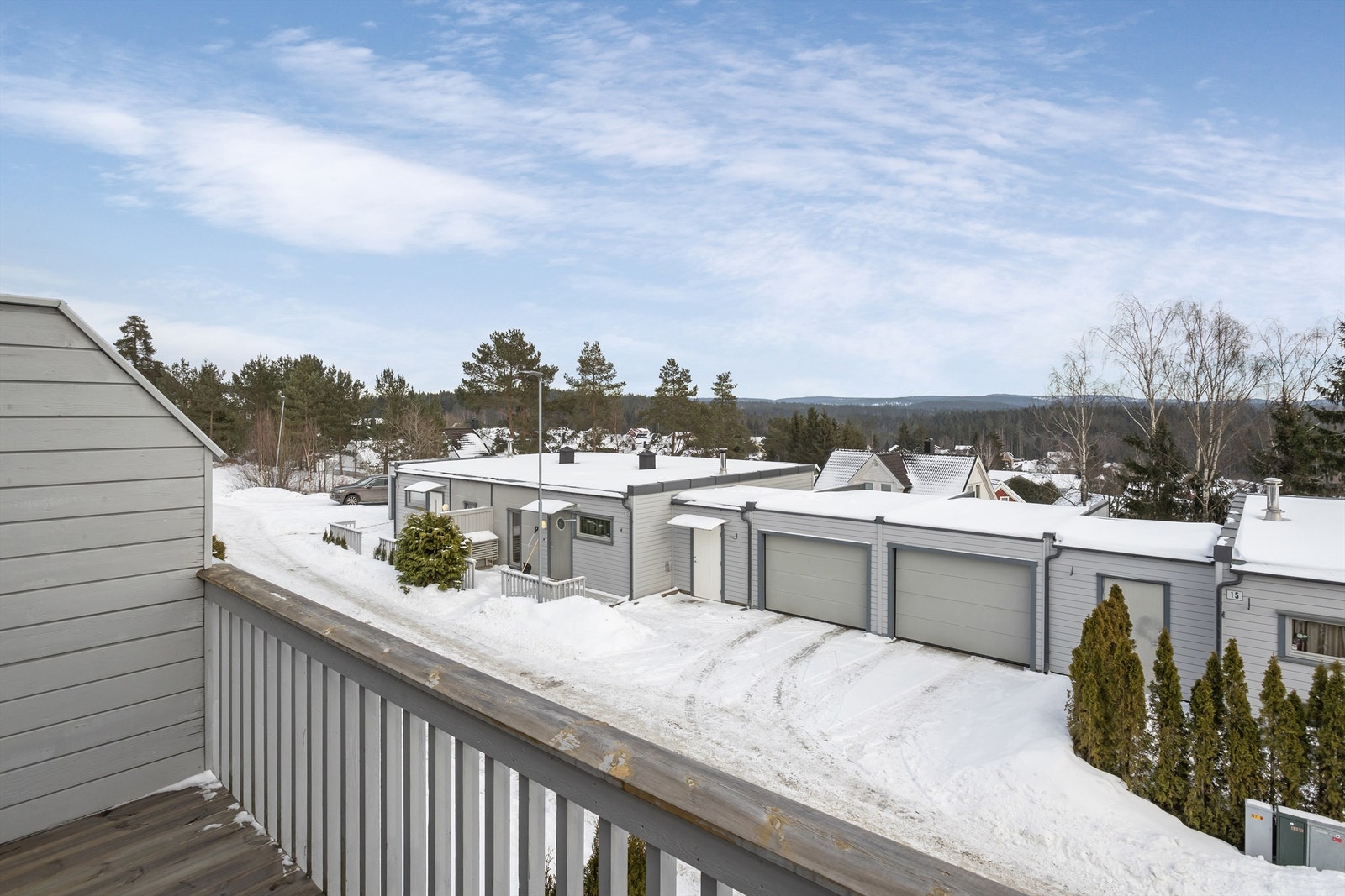 Terrassedøren ble skiftet i 2022, og terrassebordene på verandaene ble byttet i 2024 Galleribilde