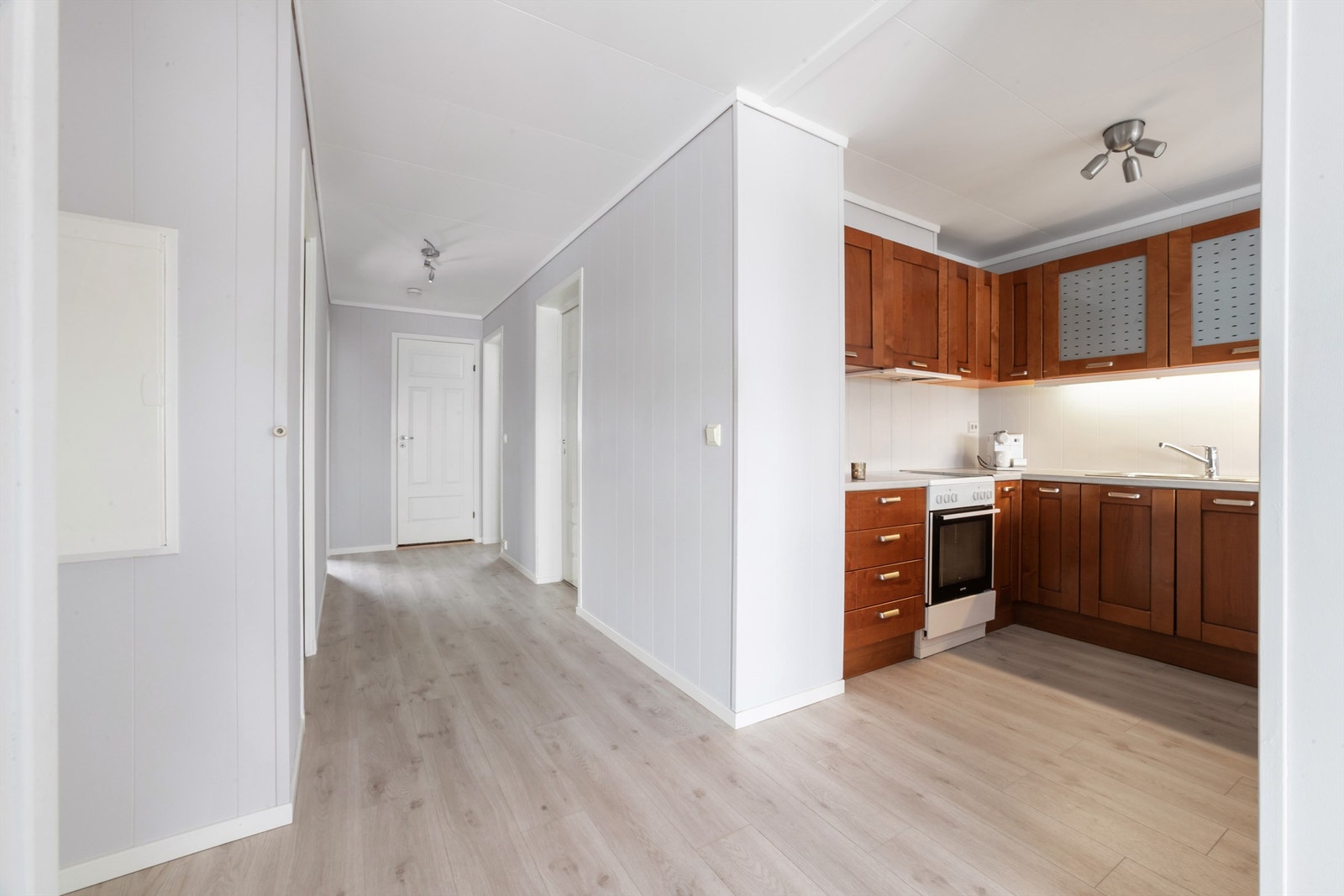 Det er nyere panelovner i hele leiligheten Galleribilde