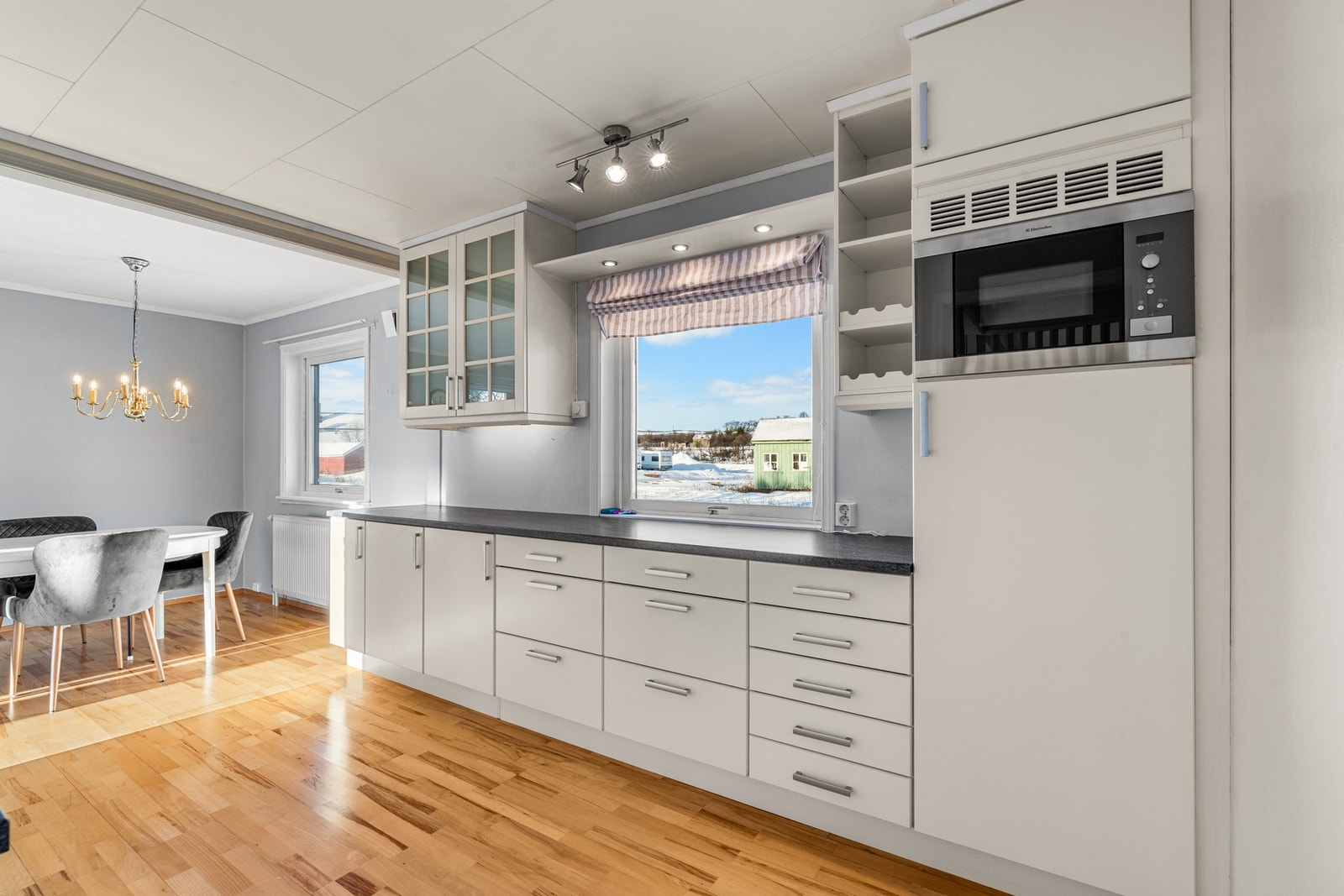 Kjøkkenet i 1.etg. er av nyere dato Galleribilde