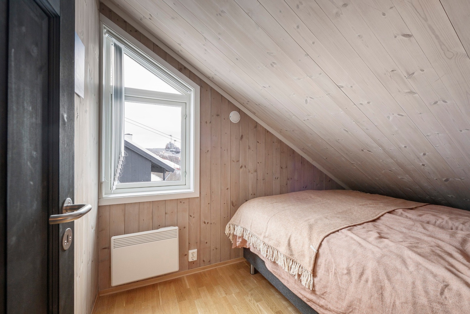 Soverom 3 har plass til seng og tilhørende møblement. Galleribilde