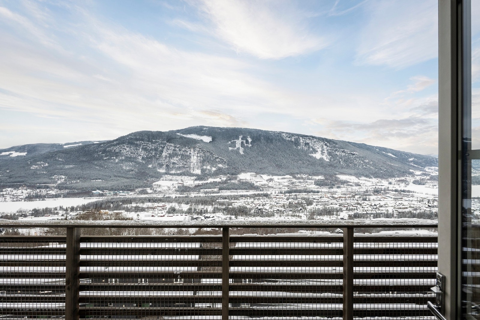 Nydelig utsikt over Gudbrandsdalen og mot Fakkelmannen. Galleribilde
