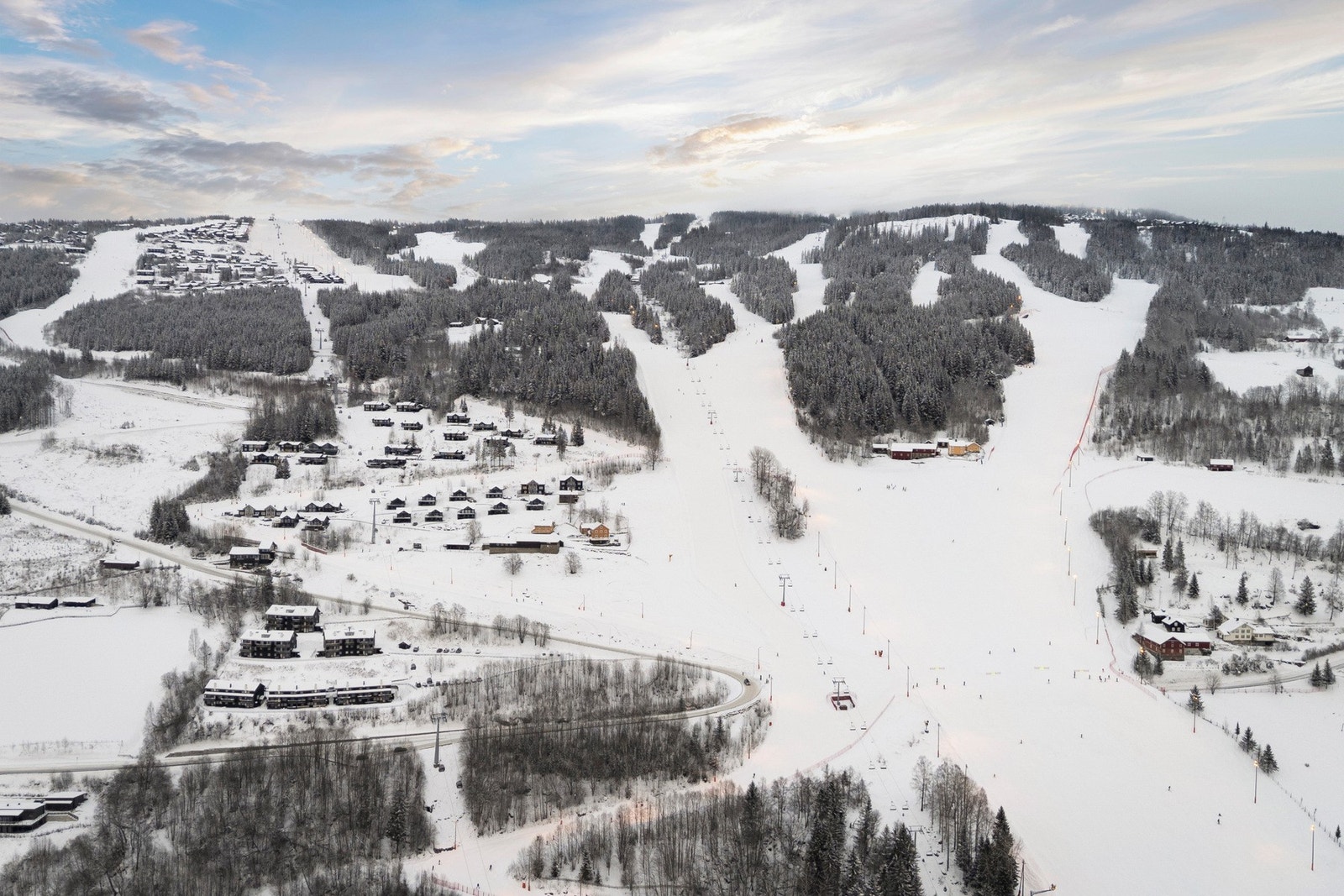 Øyerfjellet er kjent for sine vidder, flotte langrennsmuligheter med ca. 600 km med oppkjørte løyper, turterreng og de gode jakt- og fiskemulighetene. Galleribilde