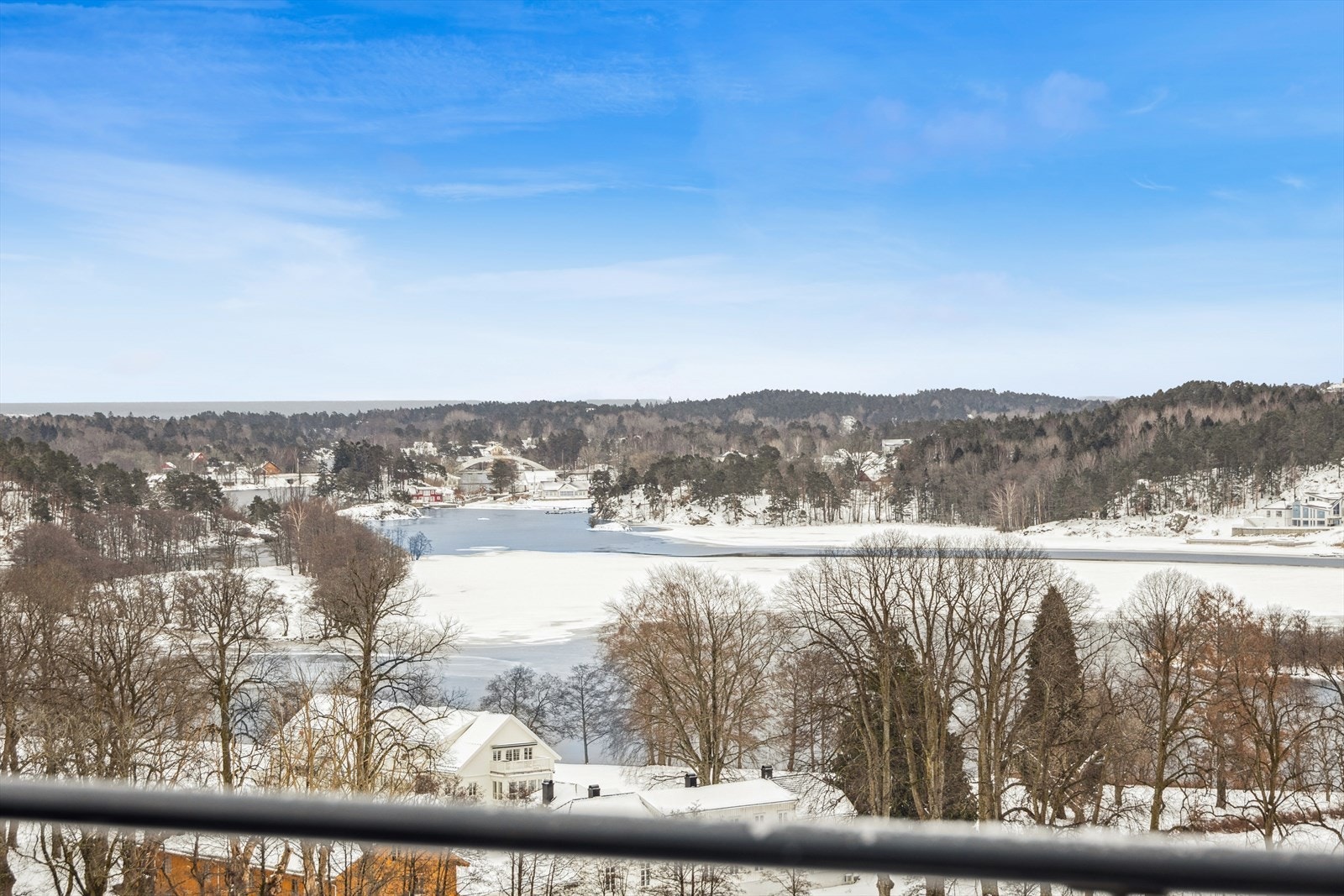 Nydelig utsikt over Nidelva og videre til havet Galleribilde