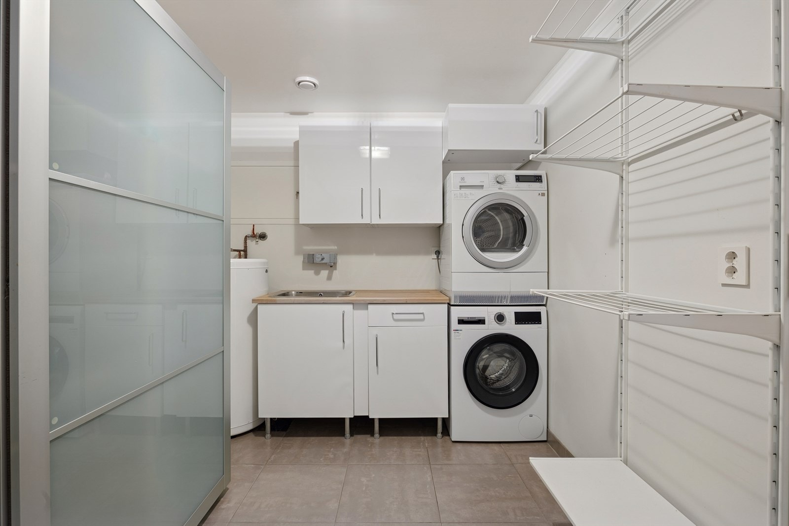 Vaskerom Galleribilde