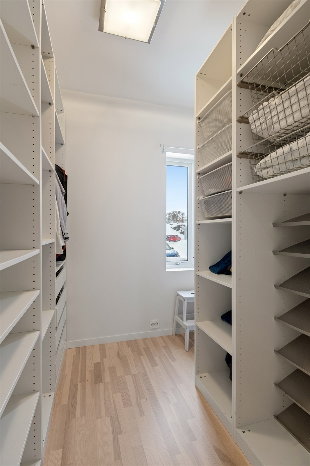 Garderomerom Galleribilde