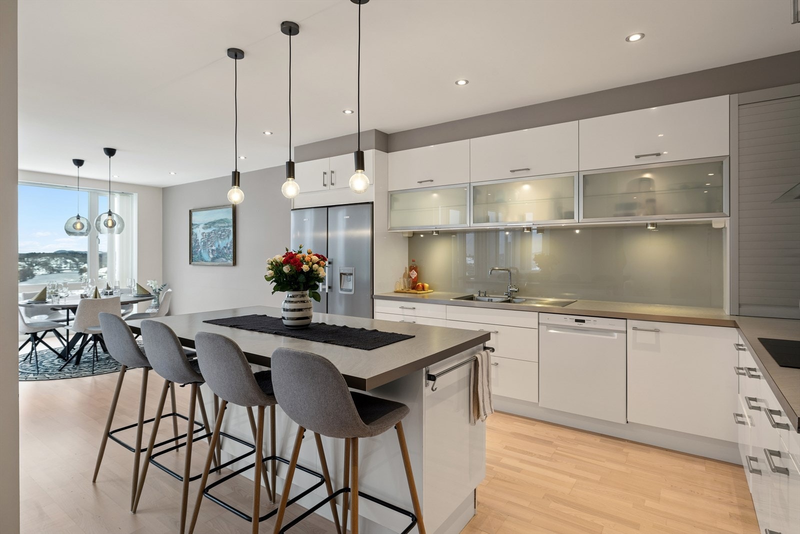 Godt med benk- og skapplass Galleribilde