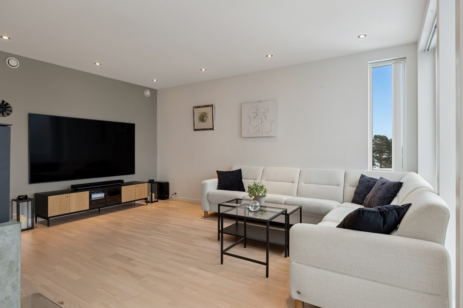 TV og internett er inkludert i felleskostnader Galleribilde