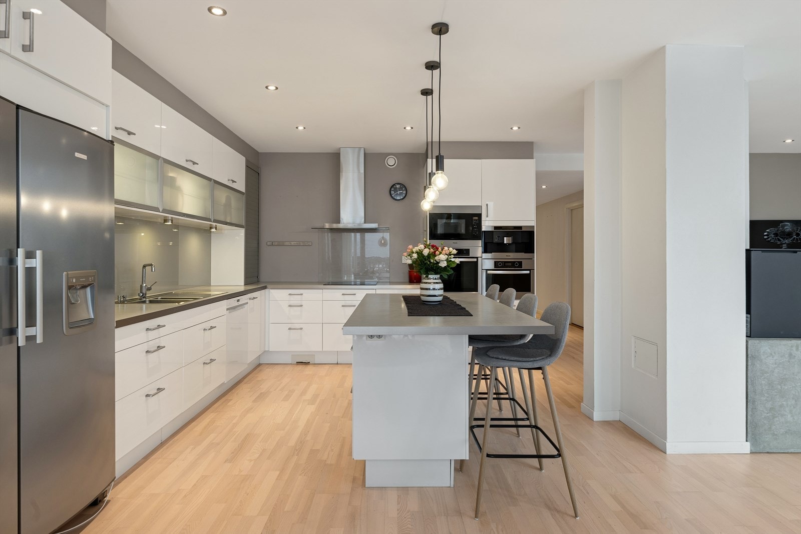 Velutstyrt og påkostet kjøkken Galleribilde