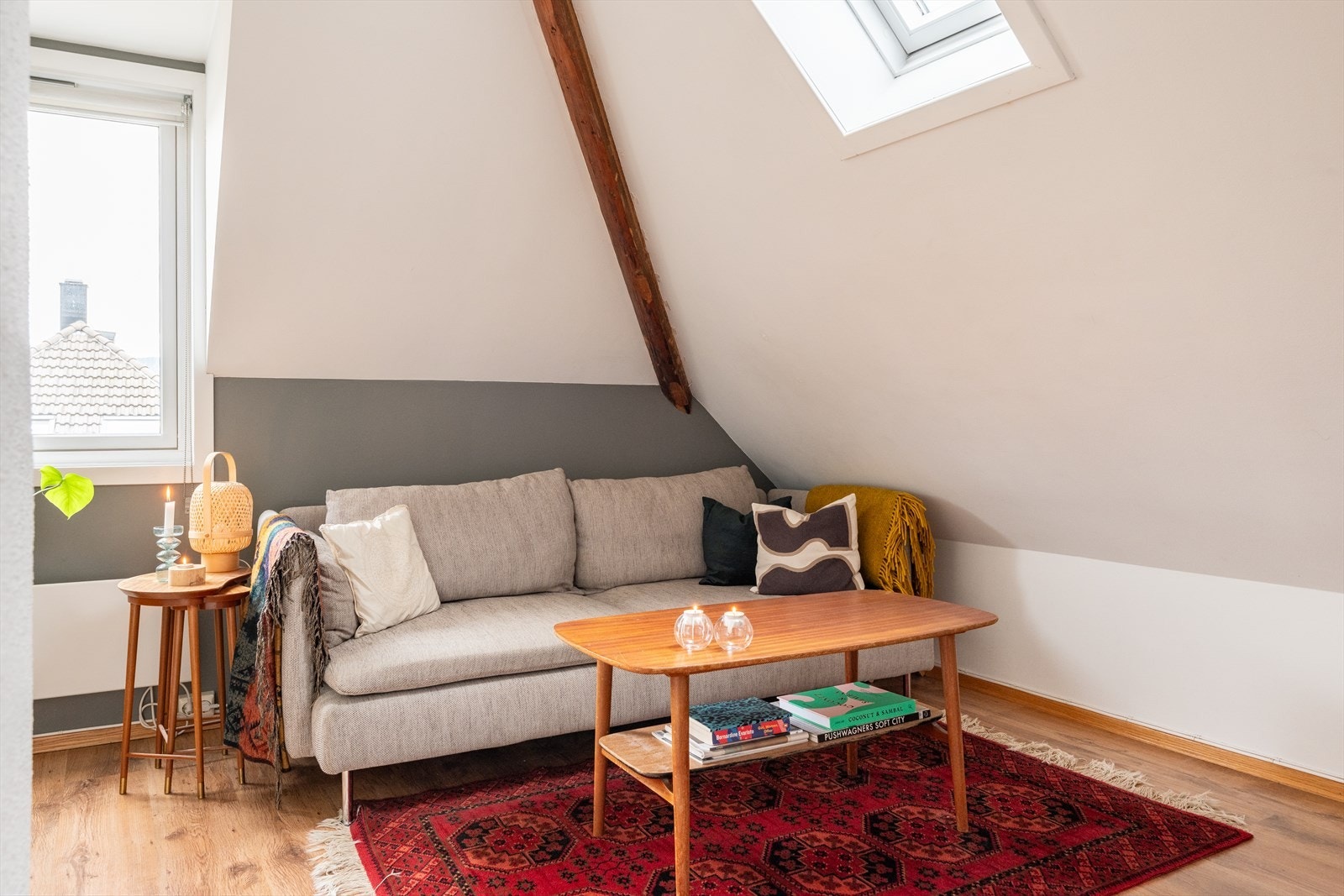 Leiligheten framstår urban og sjarmerende, og er gjennomgående i sin stil. Galleribilde