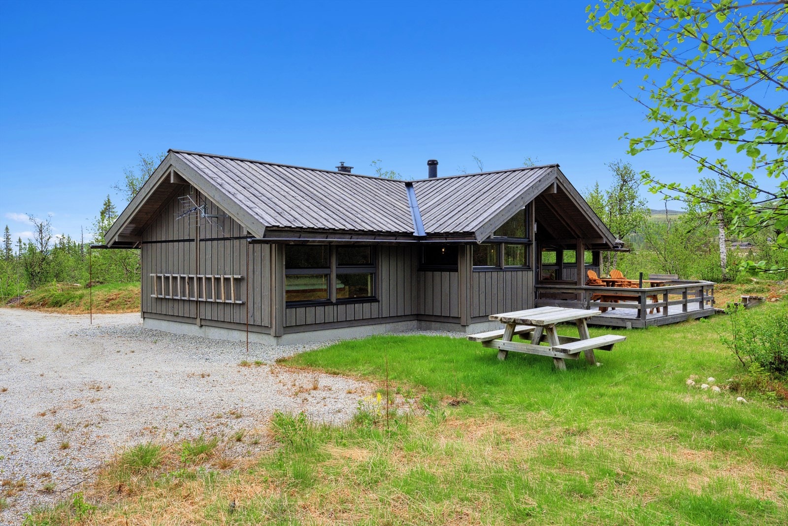 Velkommen til en nostalgisk hytteperle, omgitt av fredelige omgivelser og vakker natur. Galleribilde