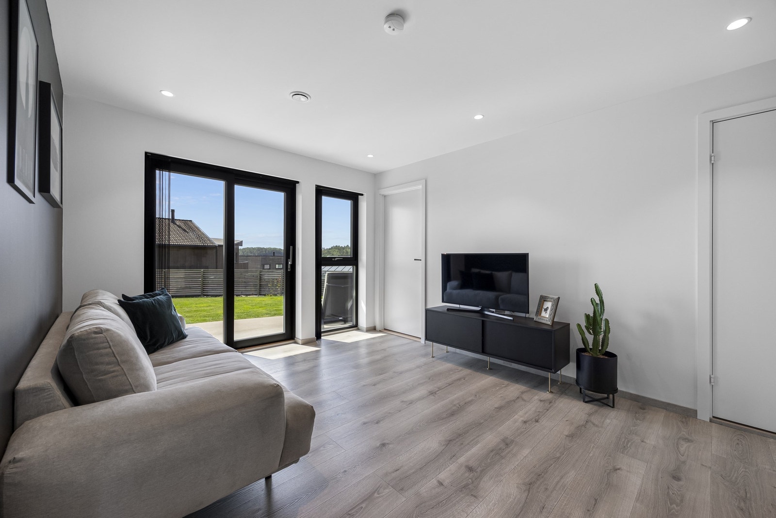 TV-stue i 1. etasje. Galleribilde