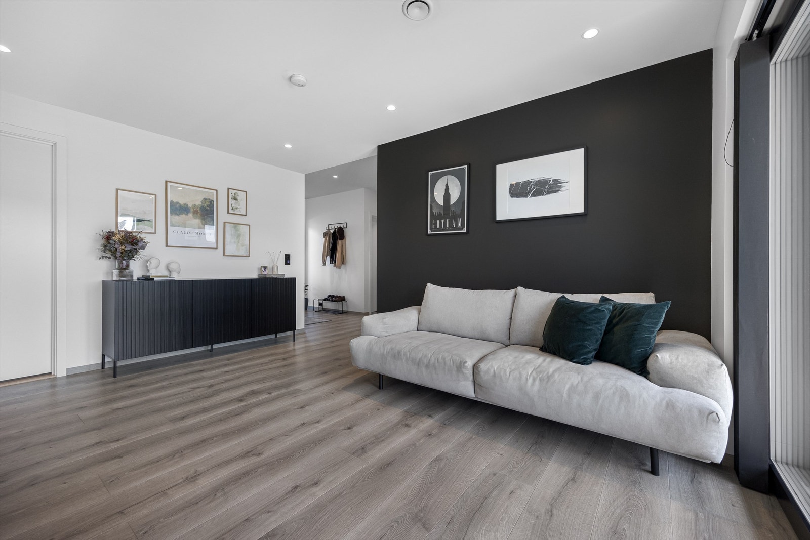 TV-stue i 1. etasje. Galleribilde