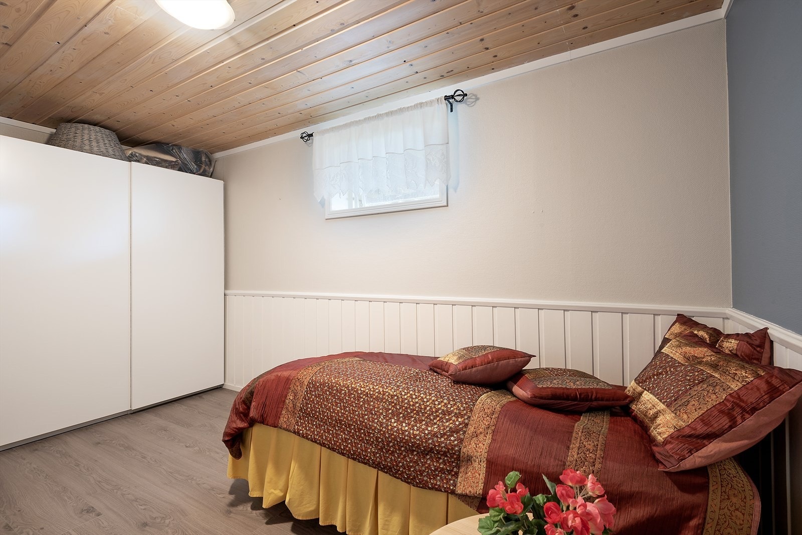 Disp. rom i kjeller. Galleribilde