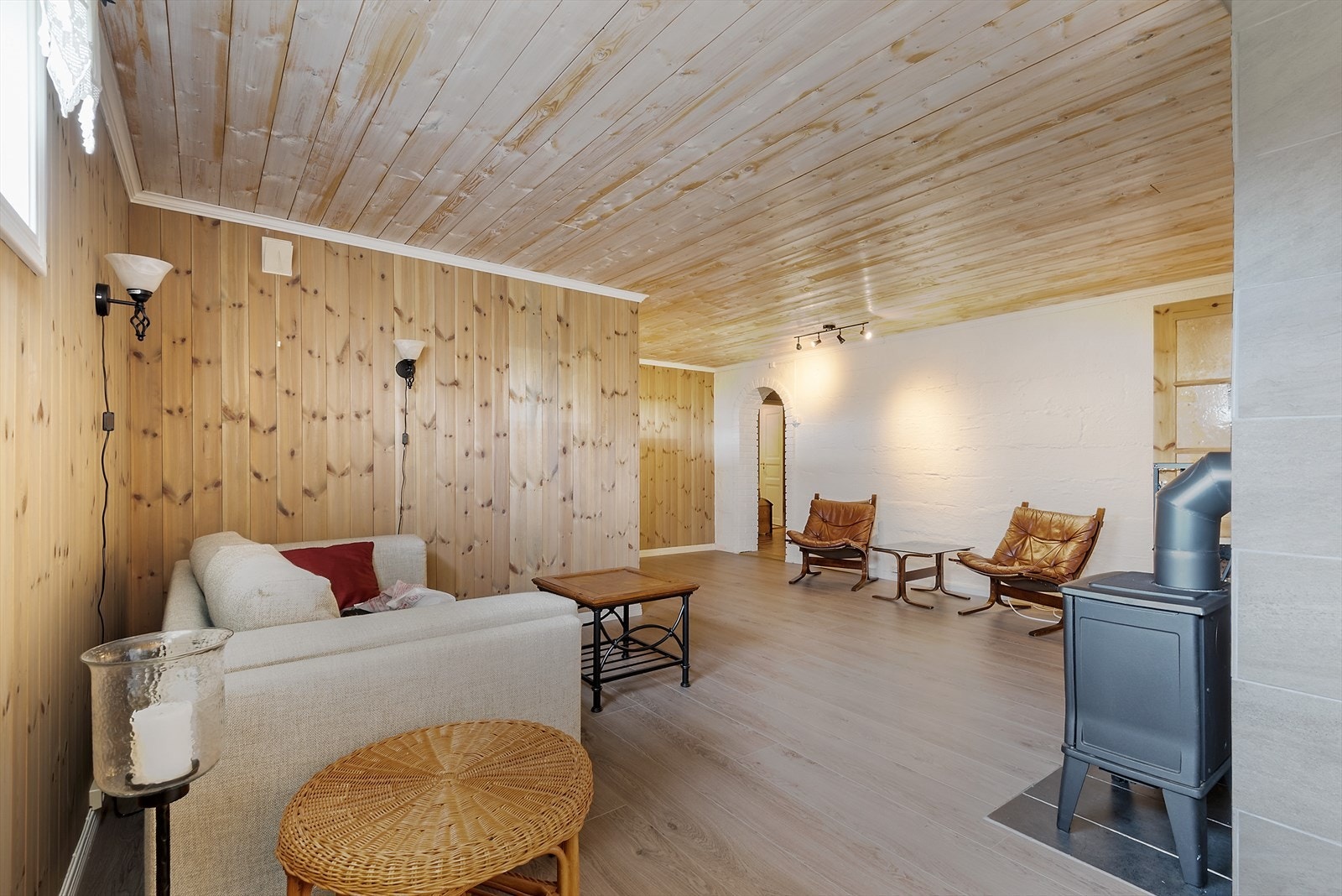 God plass i kjeller. Galleribilde