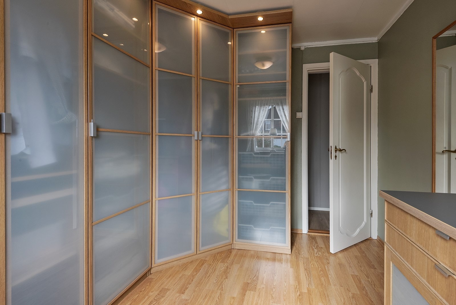 Godt med garderobeplass. Galleribilde