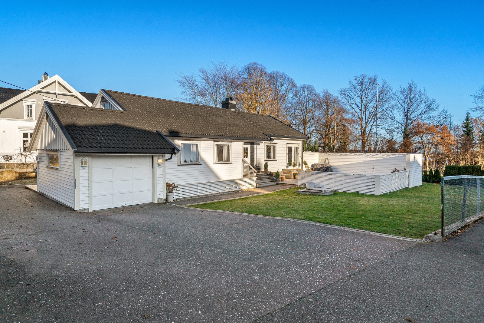 Eiendommen ligger i et barnevennlig og etablert boligområde på Teie Galleribilde