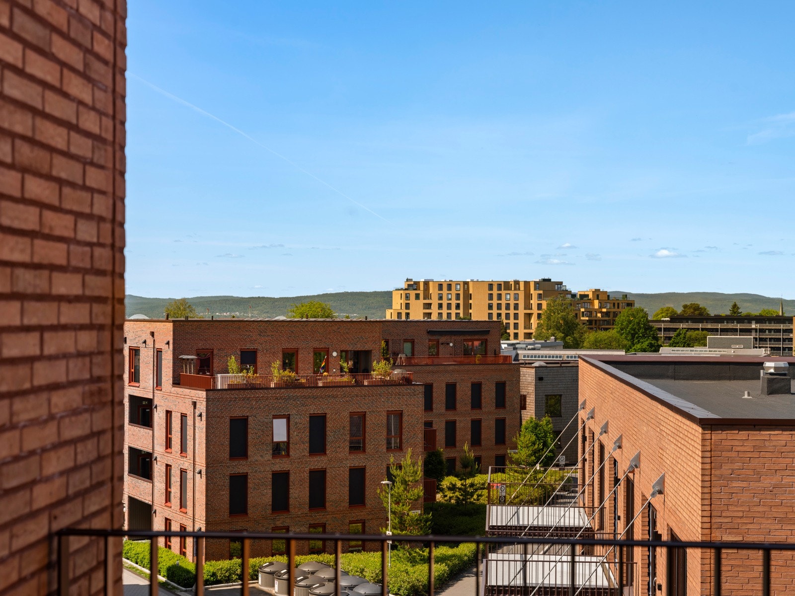På takterrassen kan man nyte gode solforhold og flott utsyn over nærområdet. Galleribilde