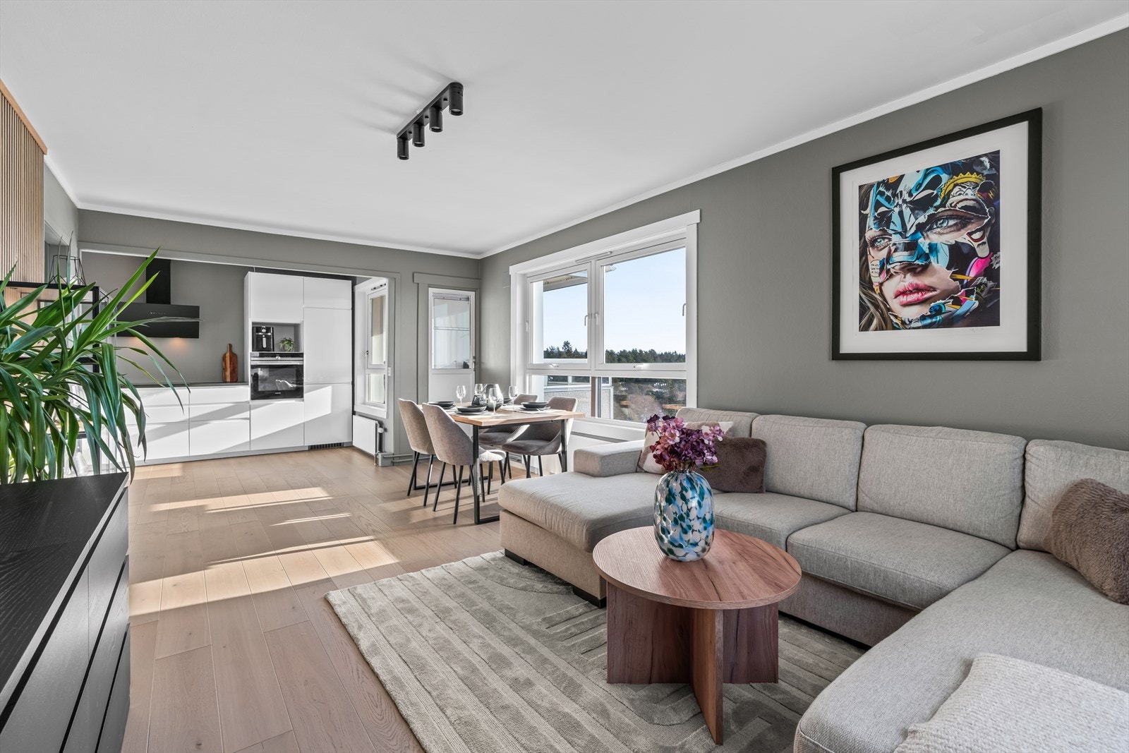 Lun og behagelig atmosfære - perfekt for både hverdag og gjester. Galleribilde