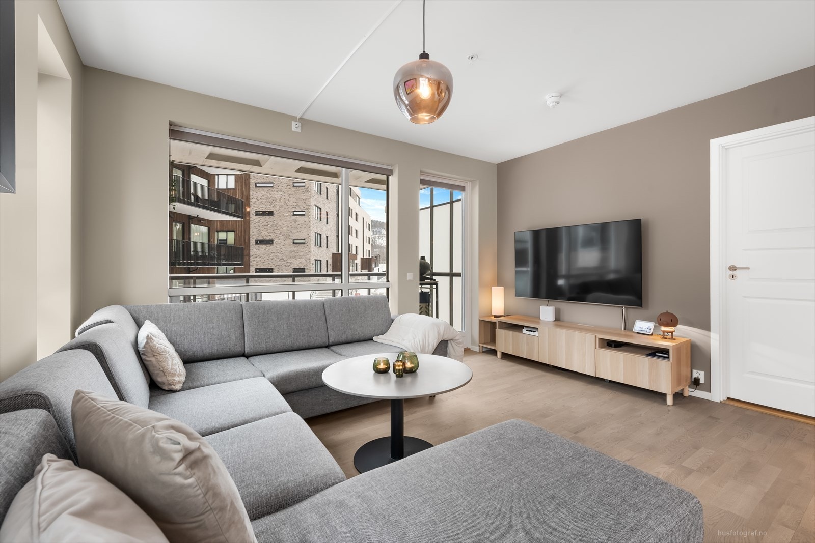 Lys og delikat stue. Galleribilde