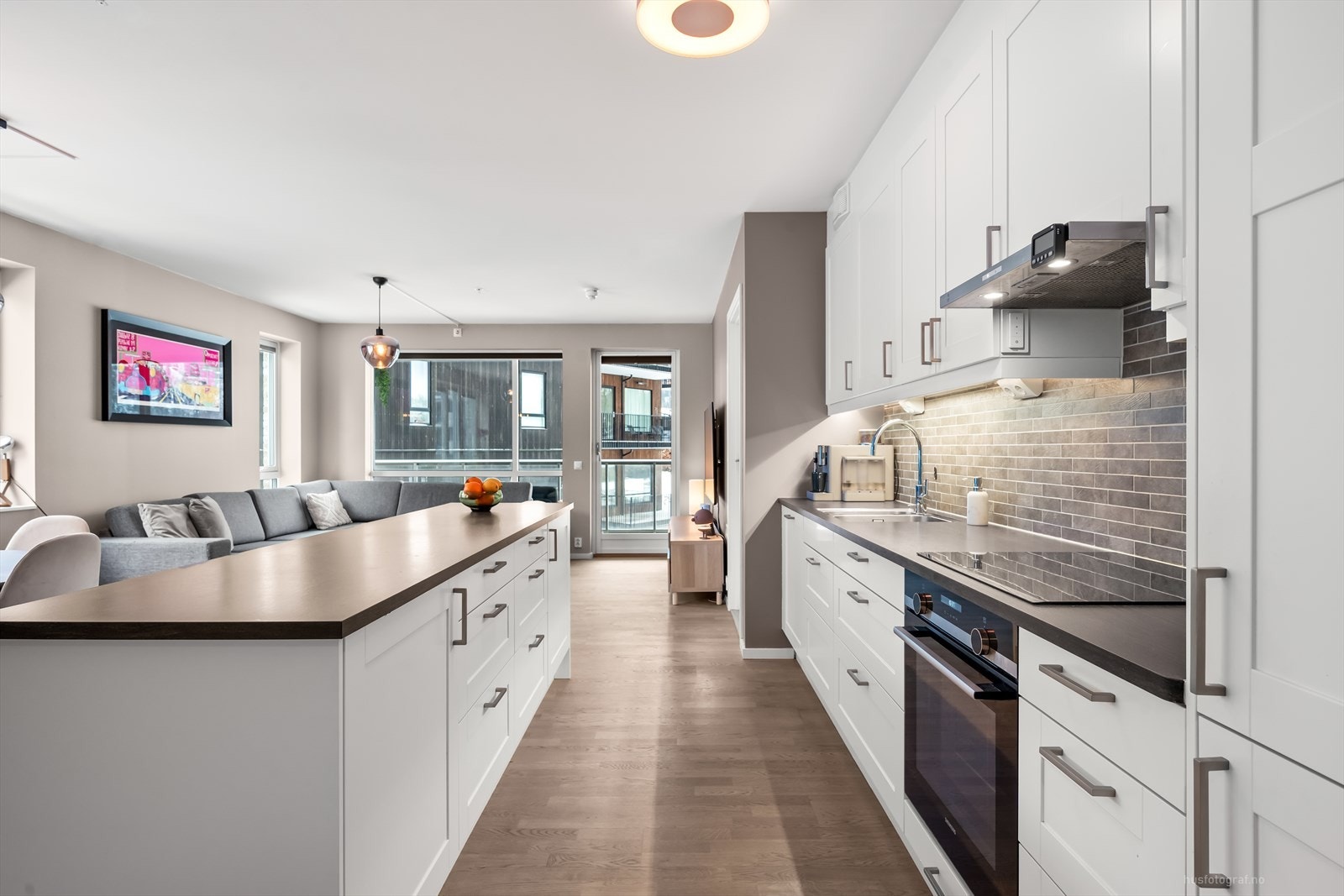 Leiligheten har moderne standard. Gulv har parkett. Vegger har malte plater/flater. Tak har malt plater/flater. Galleribilde