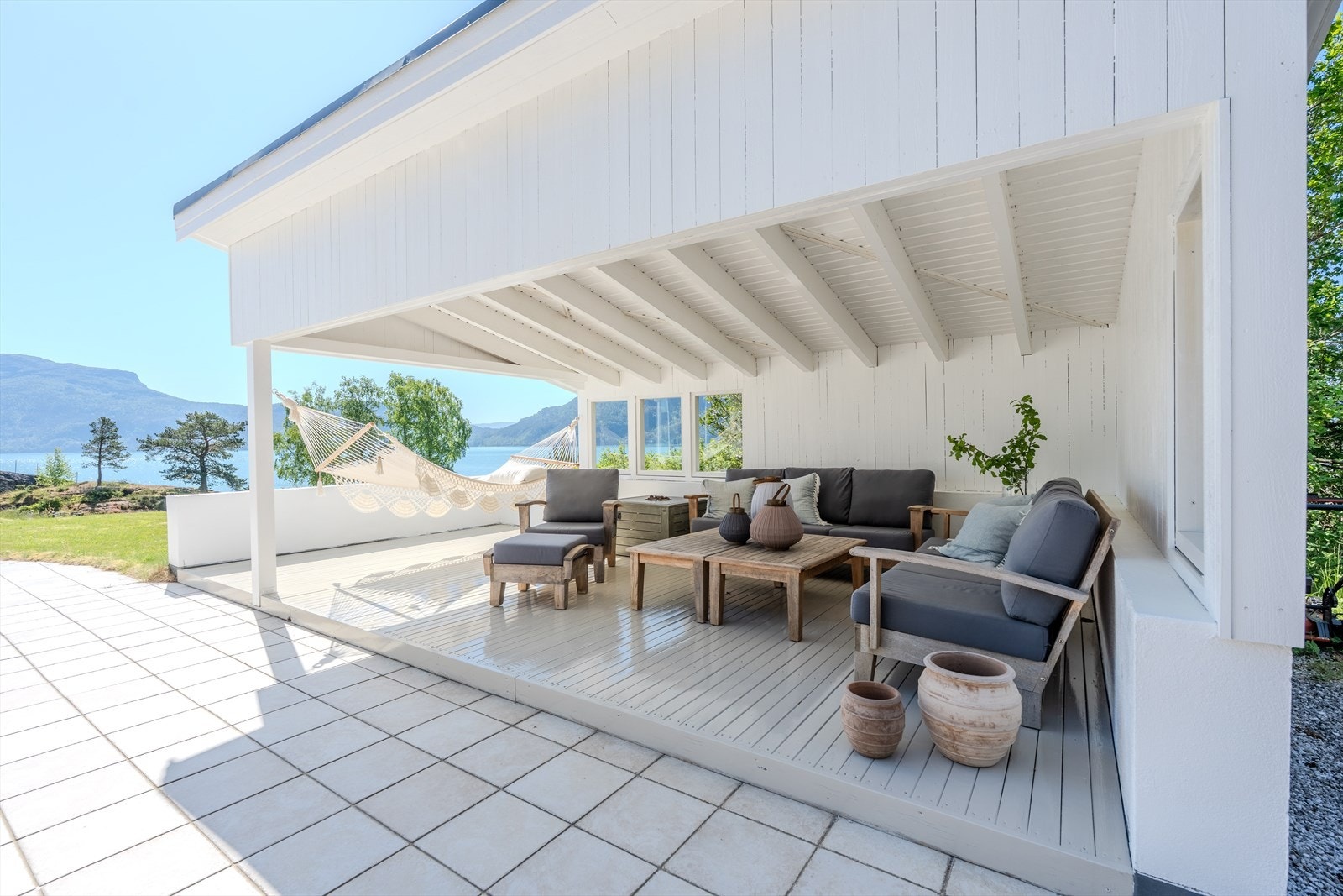 Overbygd uteplass Galleribilde