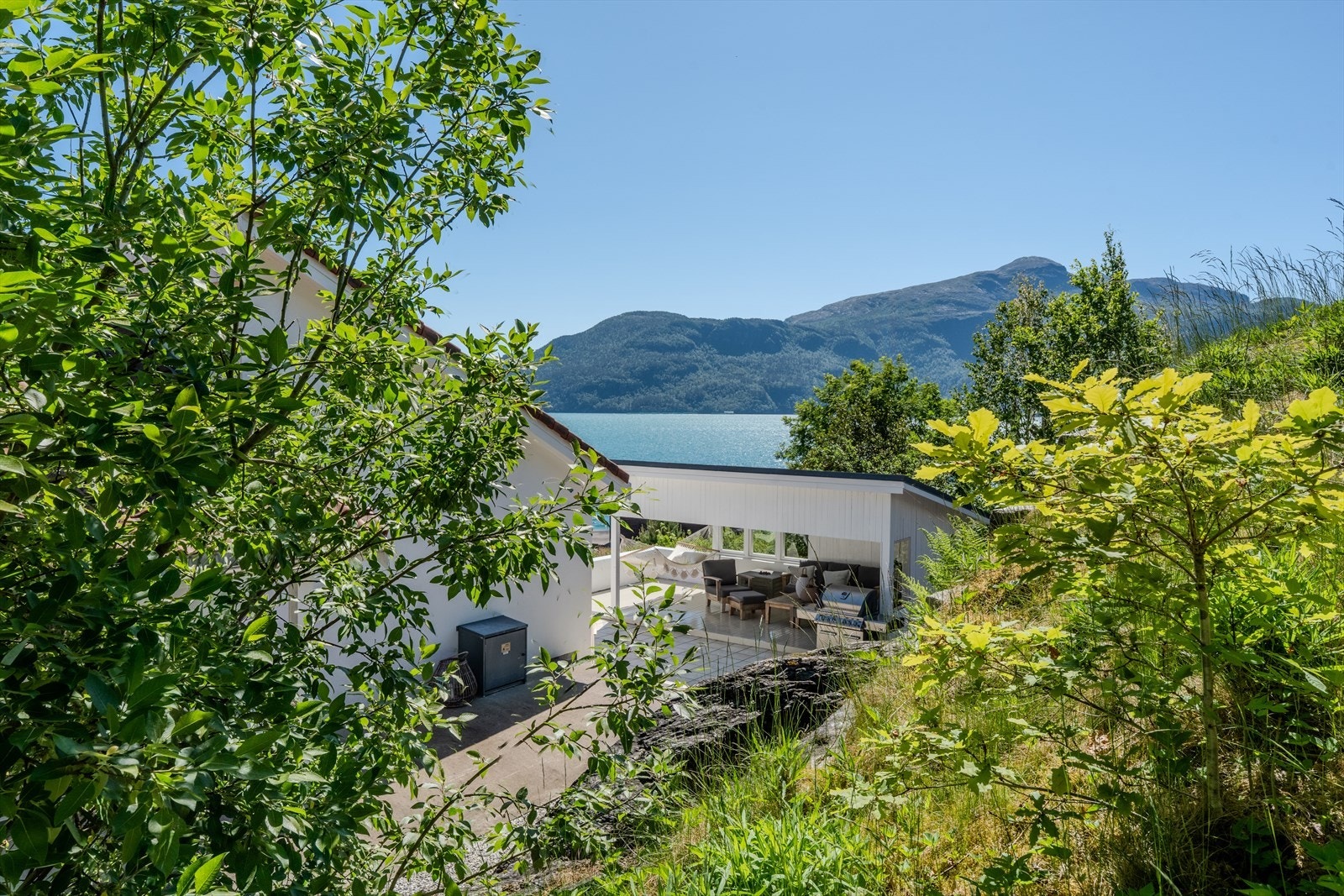 Utsikt fra trapp opp til anneks Galleribilde