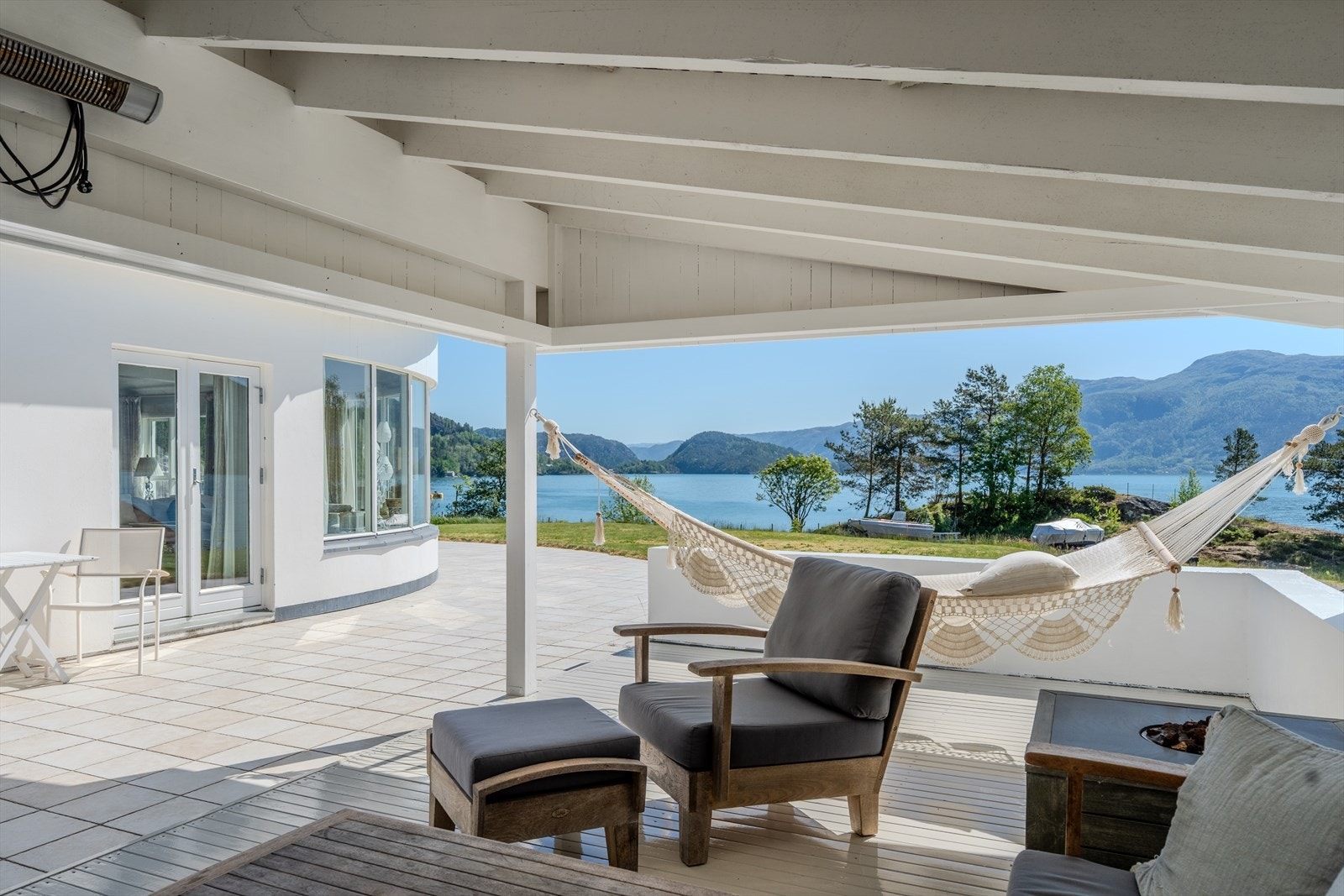 Overbygd uteplass Galleribilde