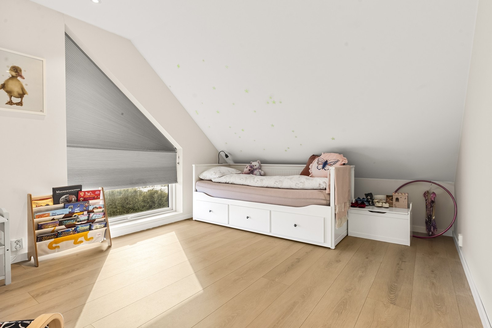 Andre etasje inneholder to romslige soverom. Galleribilde