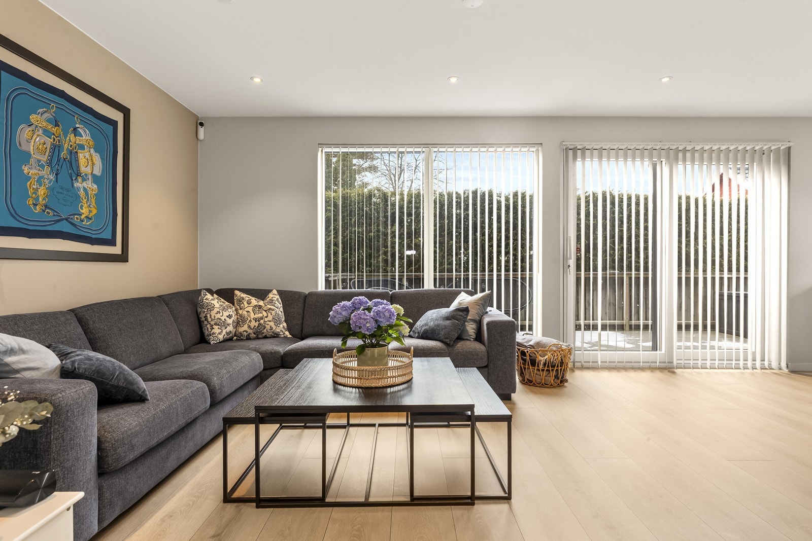 Store vindusflater i PVC med 2-lags glass gir rikelig med lys og en god romfølelse. Galleribilde