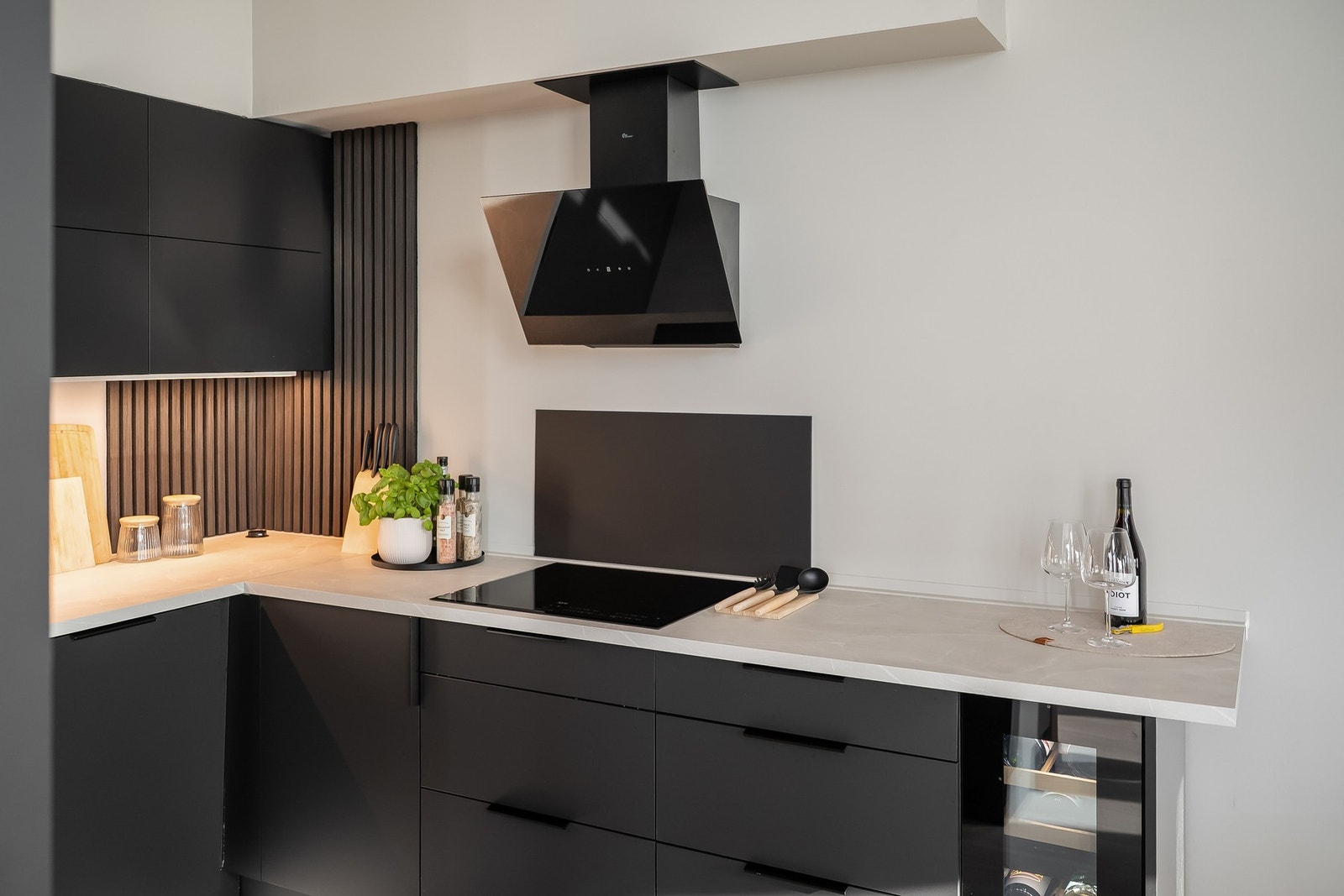 Leiligheten er oppgradert med nytt kvalitetskjøkken fra Aubo i 2024. Galleribilde