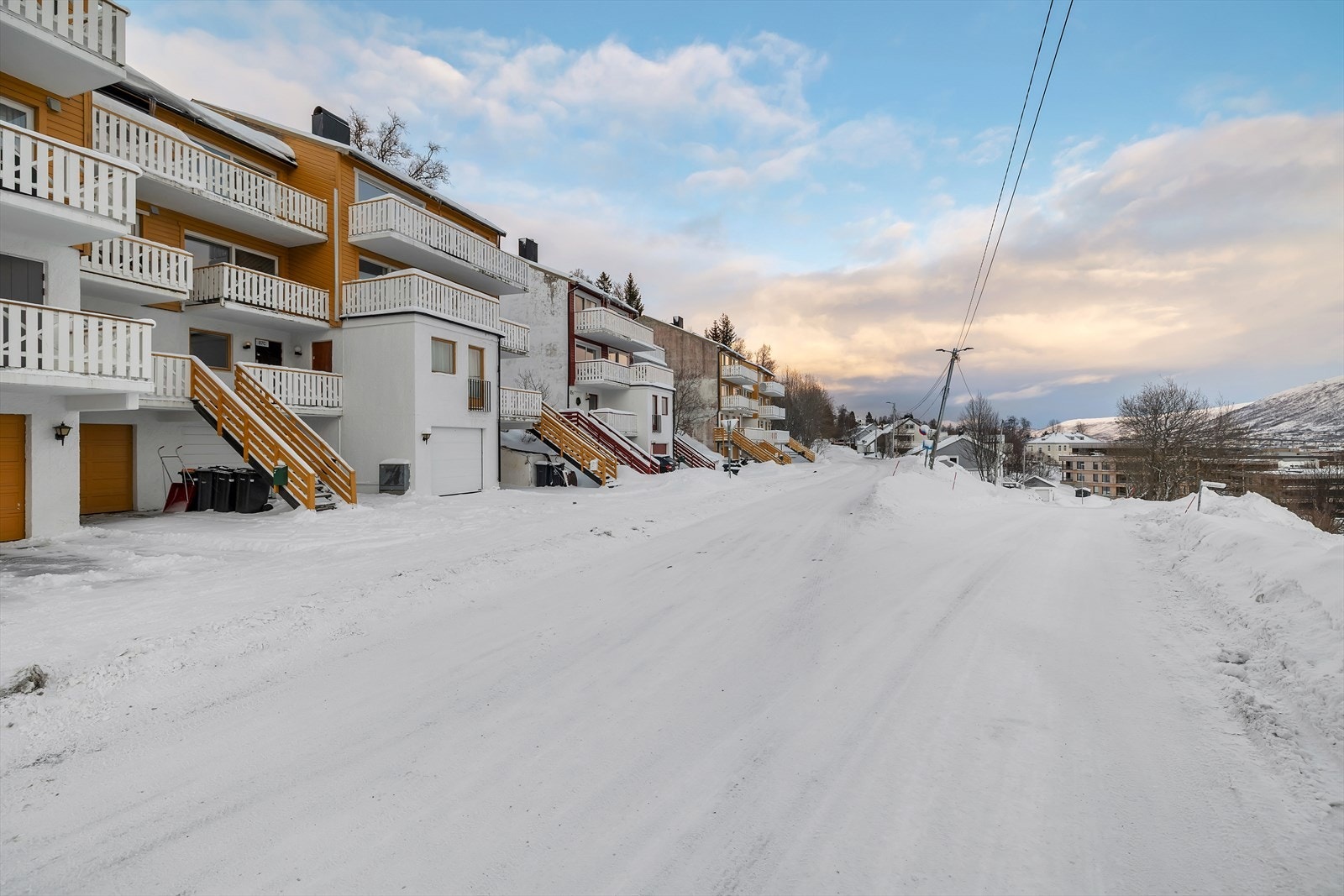 Kort vei inn til sentrum via Mellomvegen eller Bjørnøygata Galleribilde