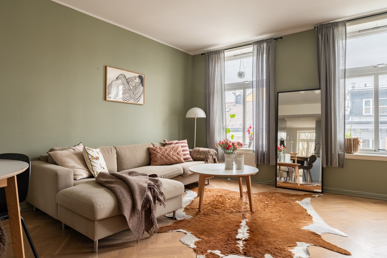 Stor 4-roms leilighet med gjennomgående planløsning og god standard Galleribilde