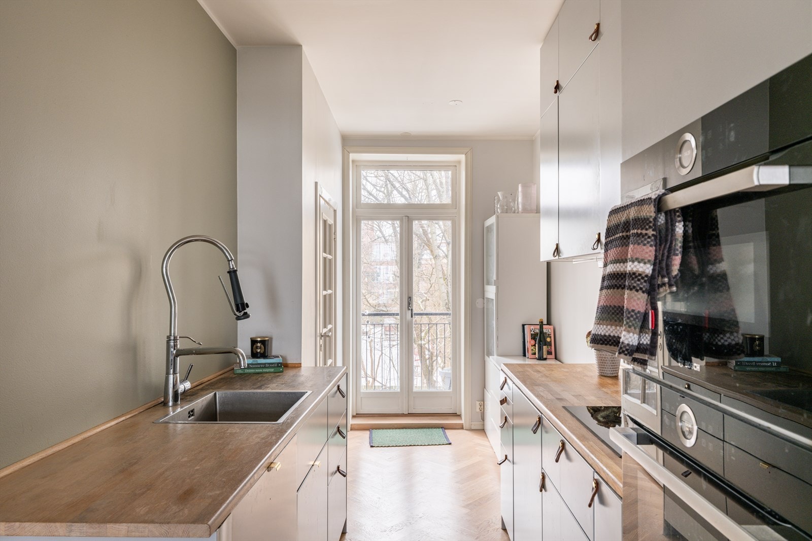 Fra kjøkken finner du utgang til balkongen Galleribilde