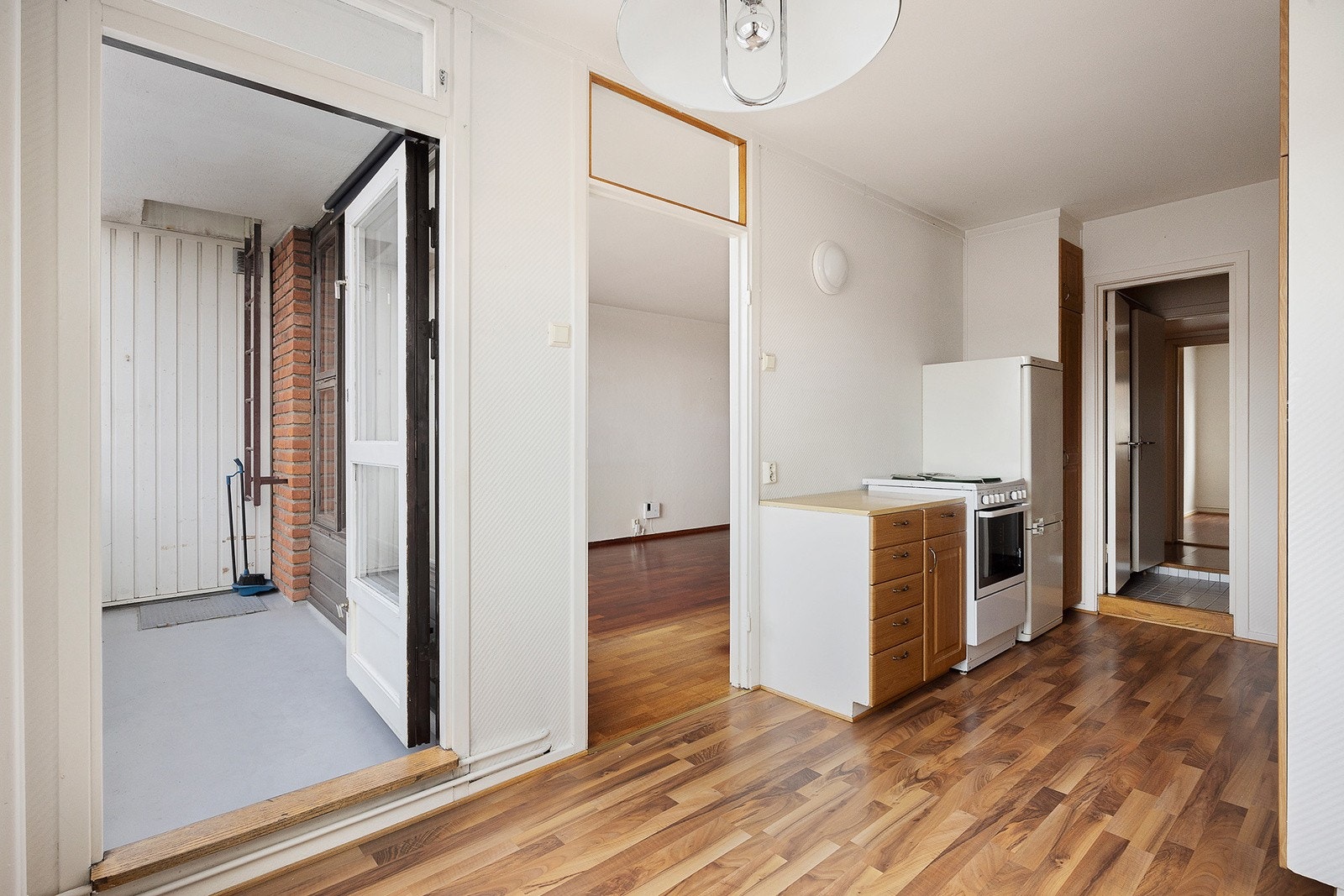 Kjøkken. Kjøleskap og komfyr medfølger Galleribilde