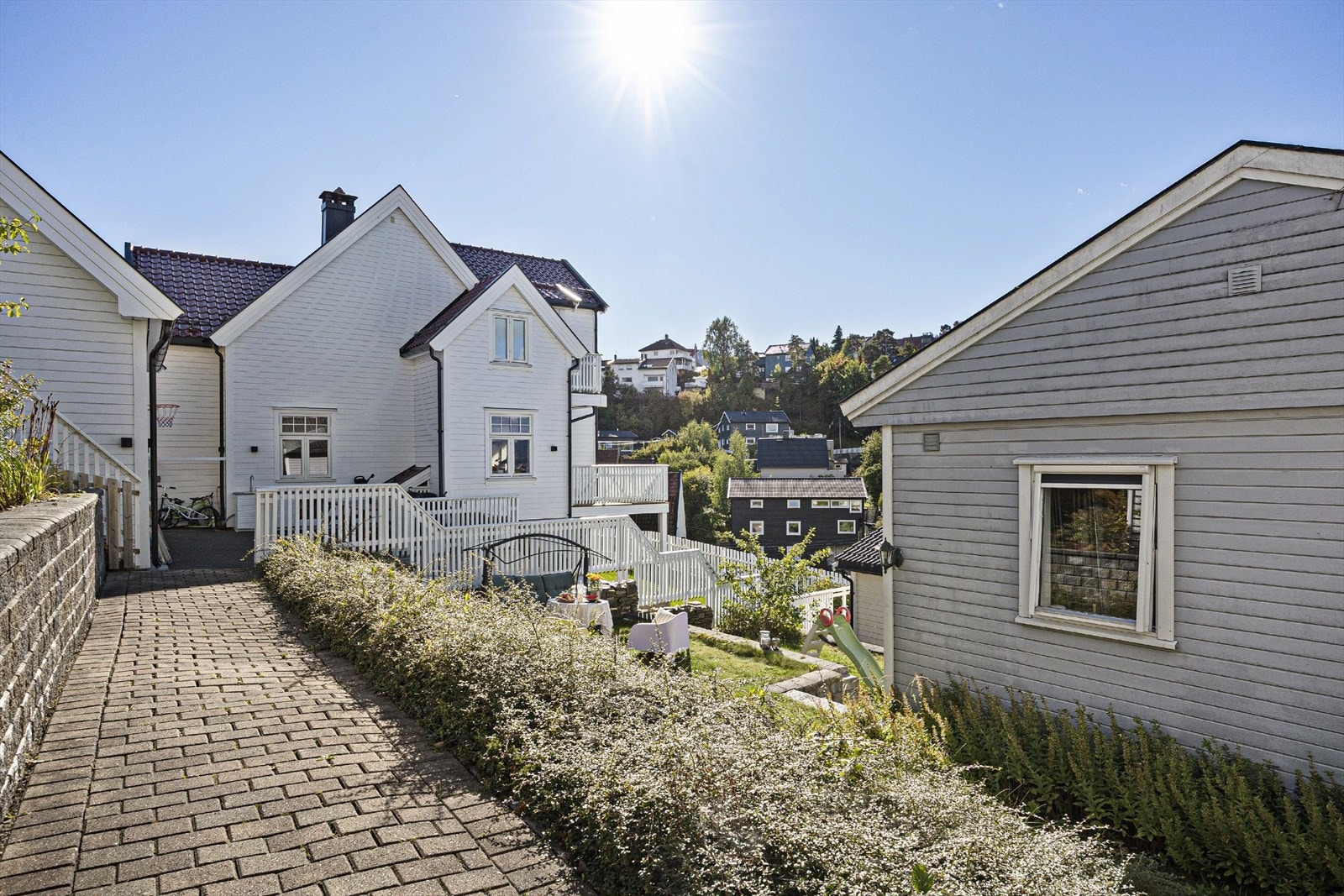 Brosteinbelagt adkomst Galleribilde