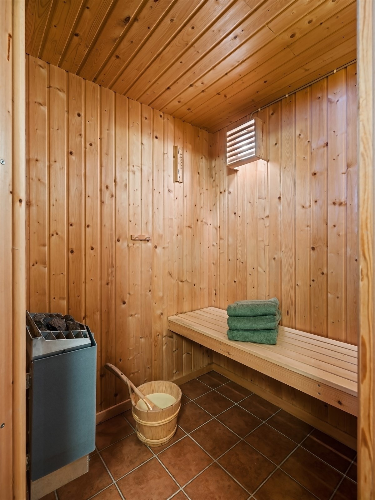 Badstue med elektrisk ovn Galleribilde