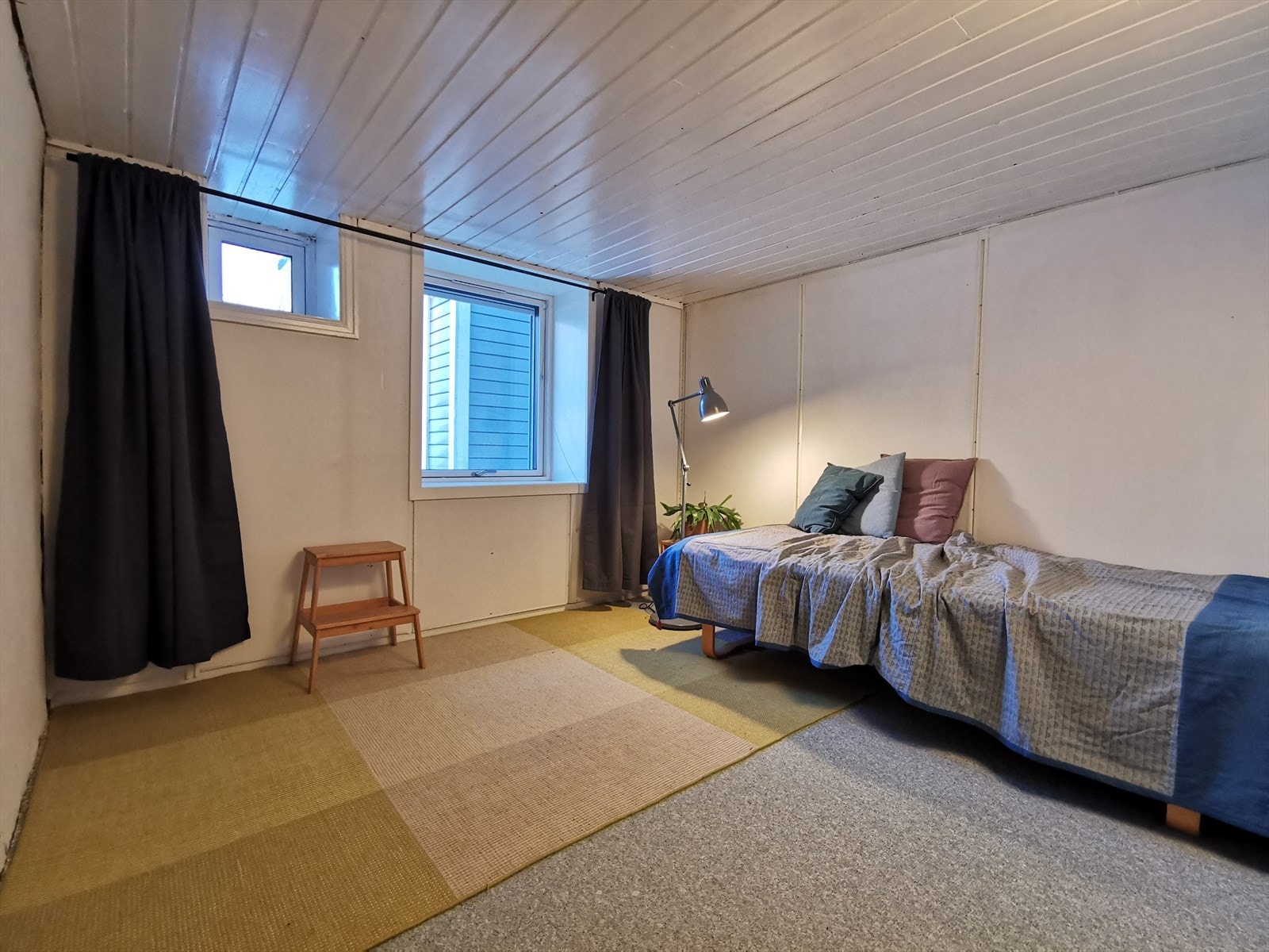 Flere boder i kjeller Galleribilde