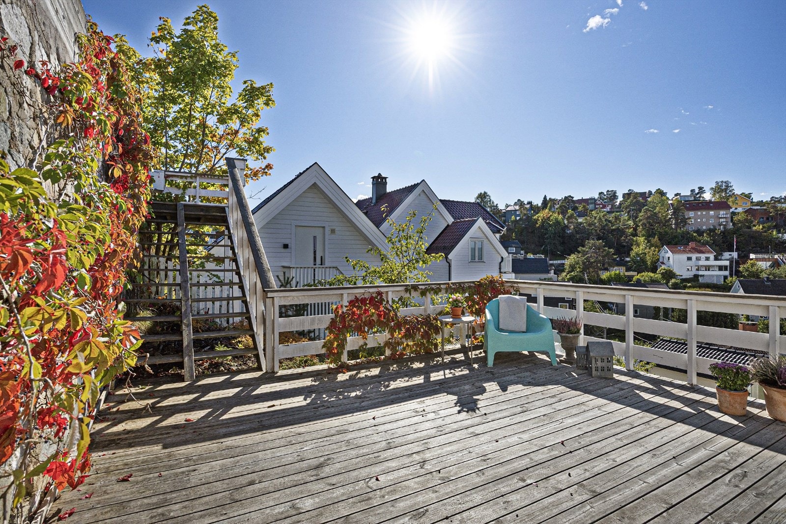 Stor uteplass på hele 20 kvm ved utebod Galleribilde