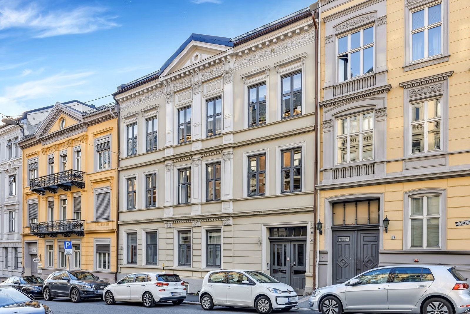 Velkommen inn i en klassisk og ærverdig bygård Galleribilde