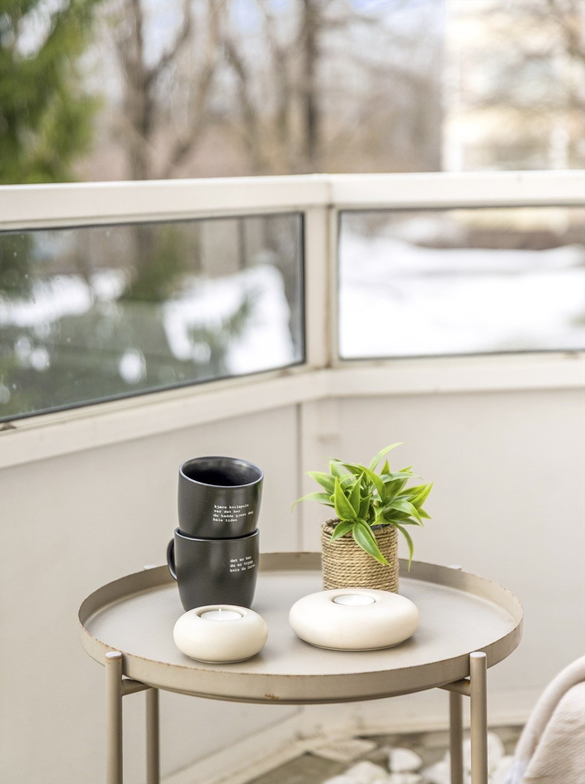 Balkongen er en fin forlengelse av stuen på varme sommerdager. Galleribilde