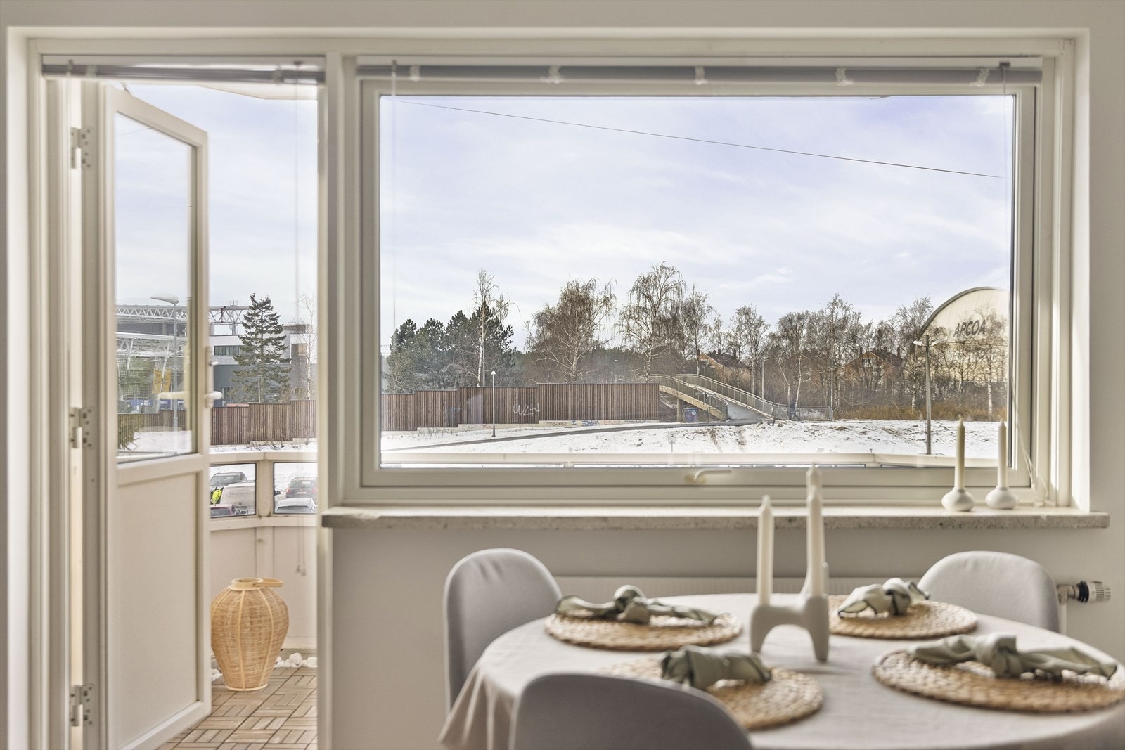 Fra stuen er det utgang til en vestvendt balkong på 7 m². Galleribilde