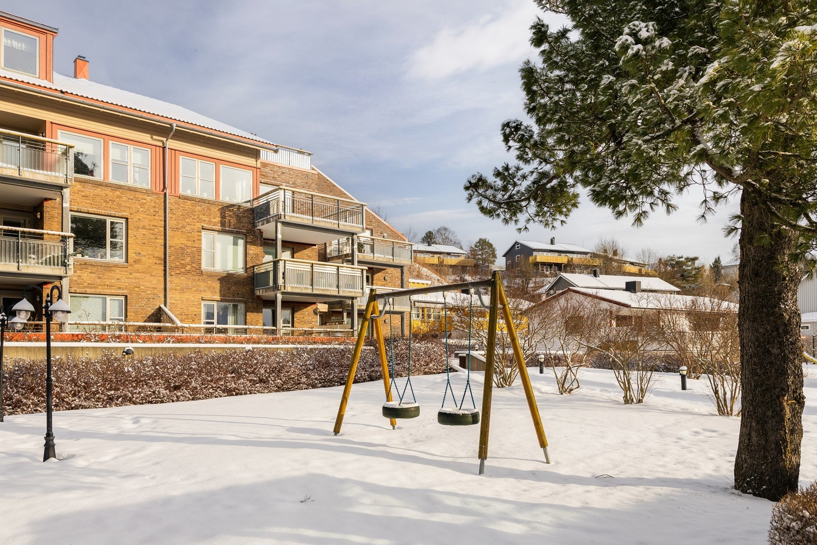 Flott opparbeidet fellesareal utenfor bygget som driftes av sameiet. Galleribilde