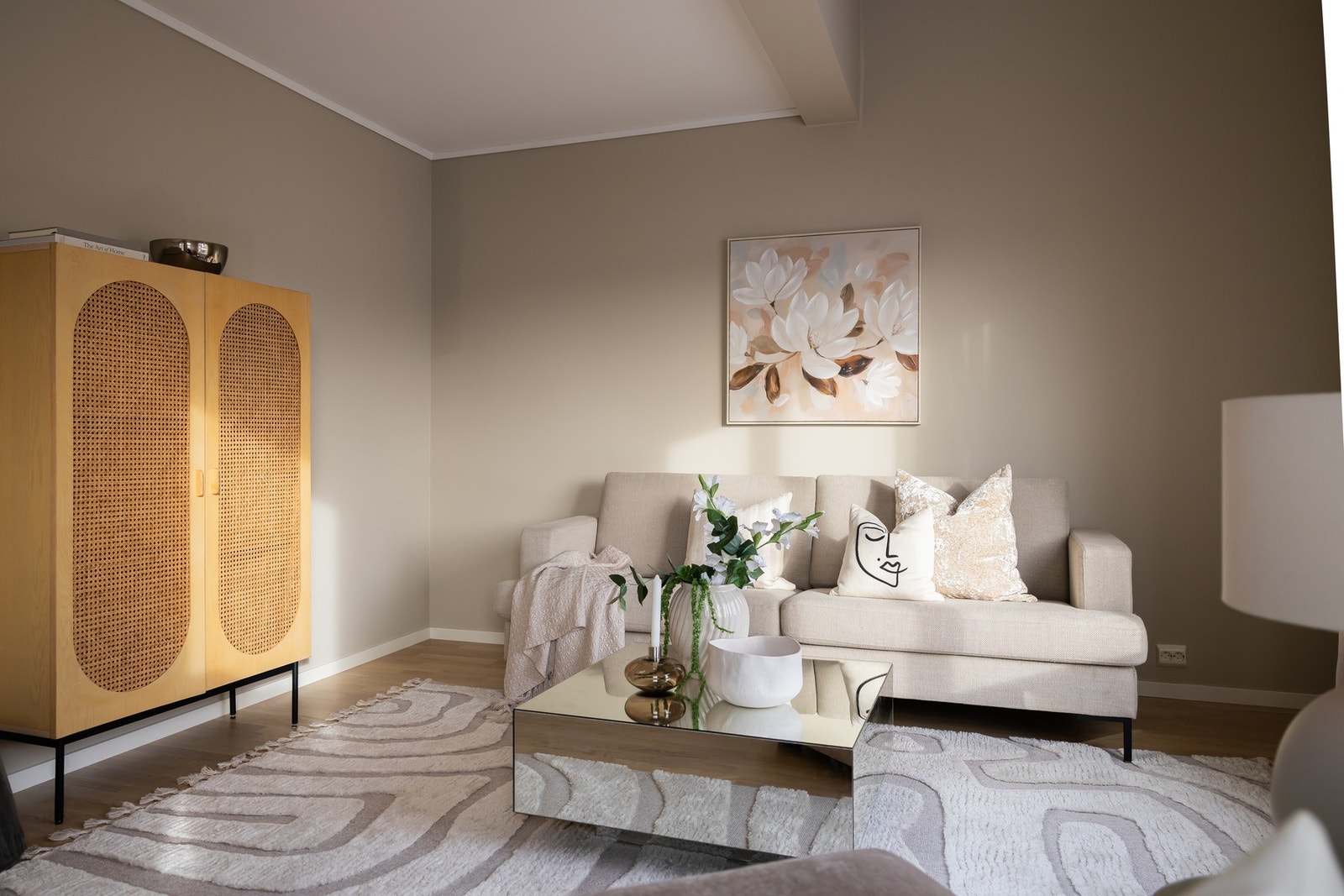 Boligen ble opprinnelig oppført som en 2-romsleilighet, men har et ekstra etablert soverom som del av tidligere større stue. Galleribilde