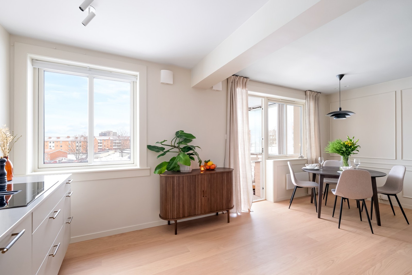 Jon Solberg ved EIE Løren har gleden av å ønske velkommen til Åsensvingen 5 A! Foto: Borowiak AS (Chris Borowiak) Galleribilde